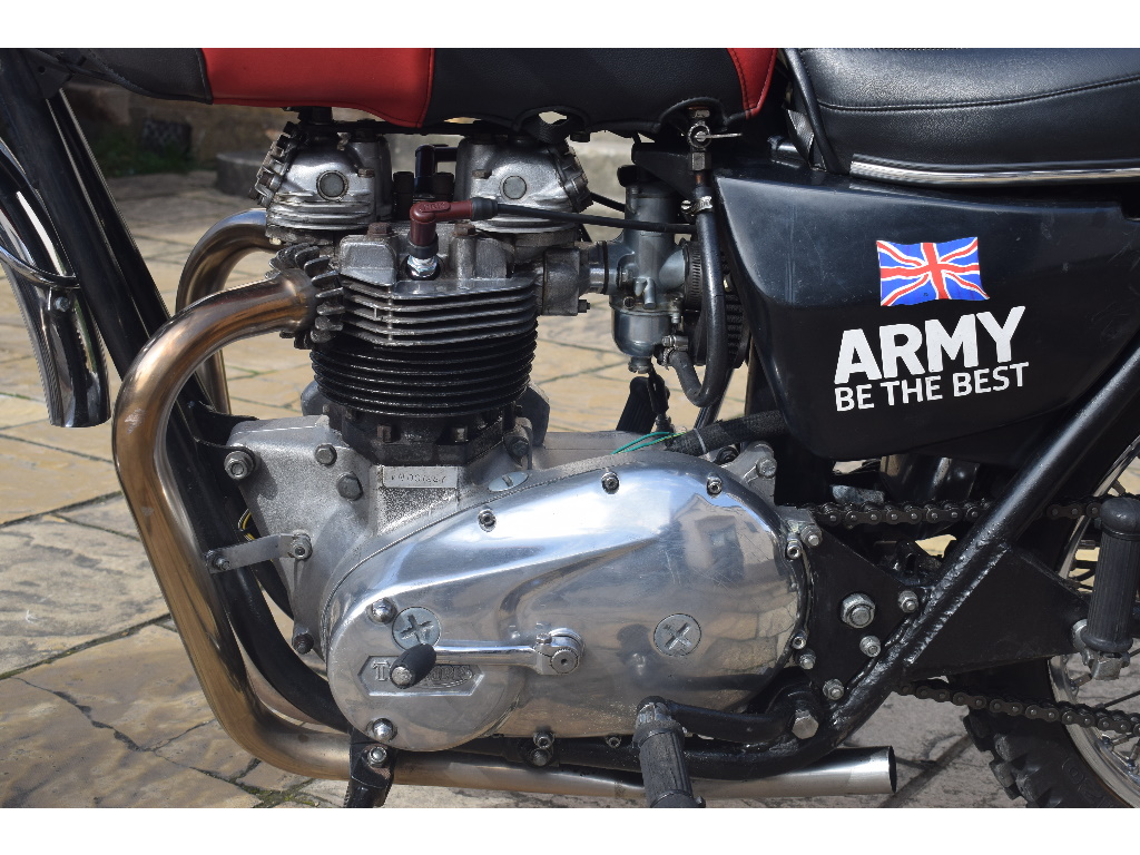 A Royal Signals Motorcycle Display Team 'The White Helmets' Triumph Tiger 750V motorbike number 15, - Bild 5 aus 6