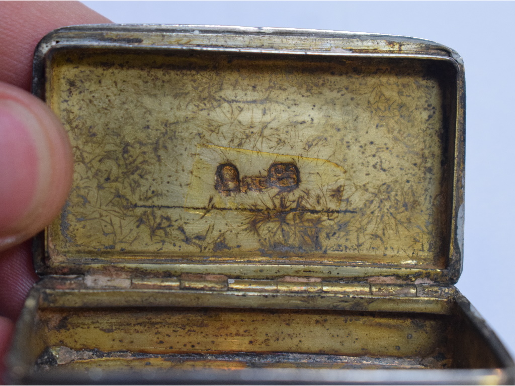 A George IV silver snuff box, Thomas Shaw, Birmingham 1825, approx. 1. - Image 5 of 6
