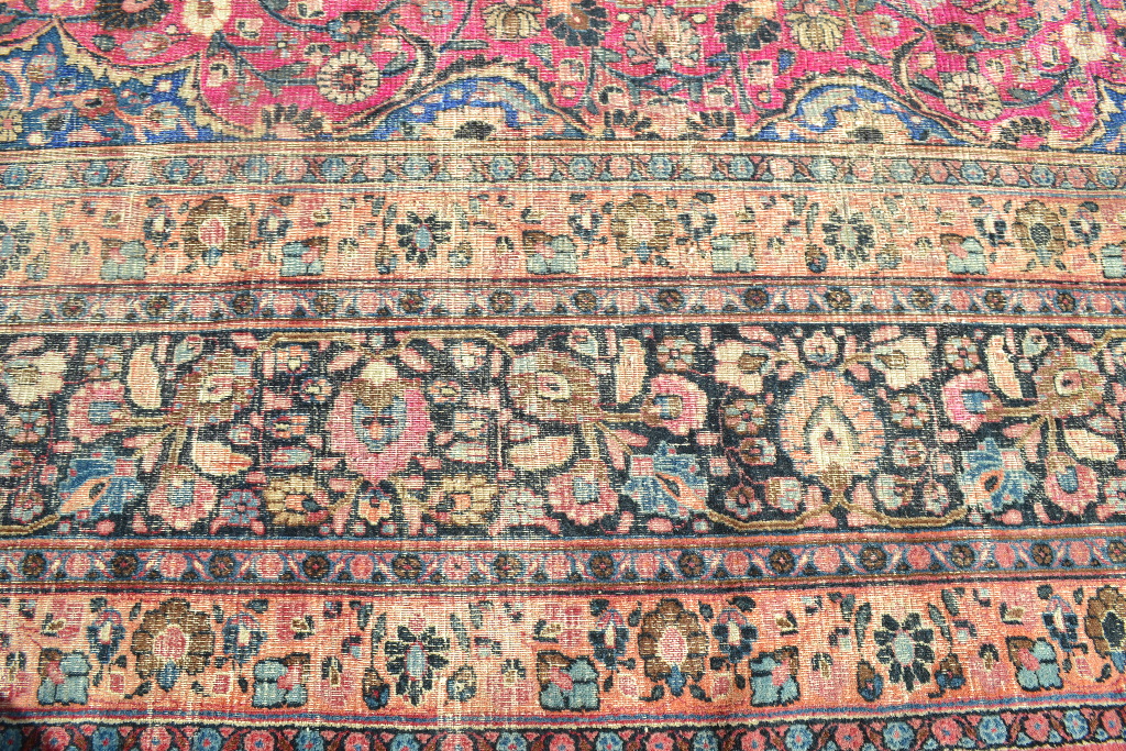 A Persian carpet, decorated a central floral medallion on a pink ground, within a multi border, - Bild 4 aus 7