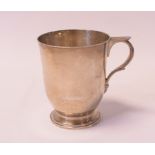 A silver christening mug, London 2002, 9 cm high, an Art Nouveau style silver nurse's buckle,