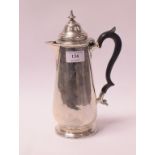 A George II style silver hot water jug, Elkington & Co, London 1910, approx. 17.