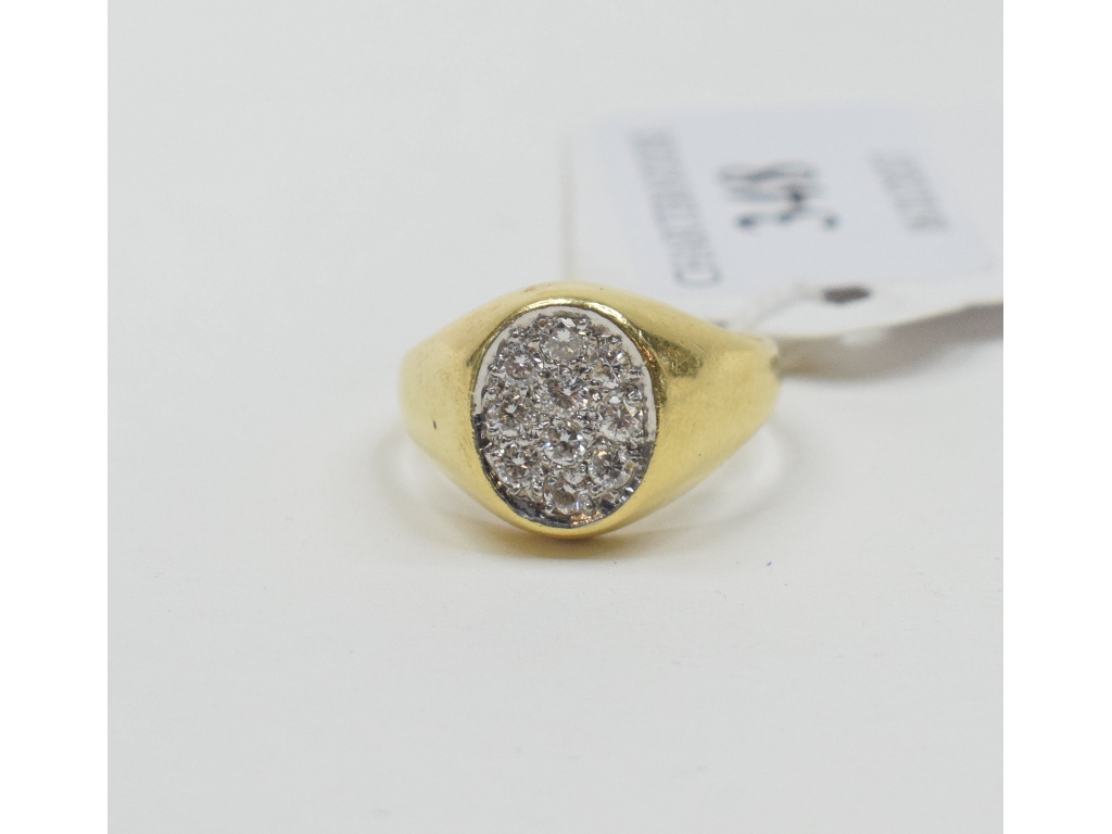 A gentleman's 18ct gold ring, set diamonds, approx.