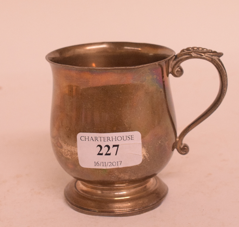 A Britannia standard silver tankard, Goldsmiths & Silversmiths Co, London, 1935, approx. 6.