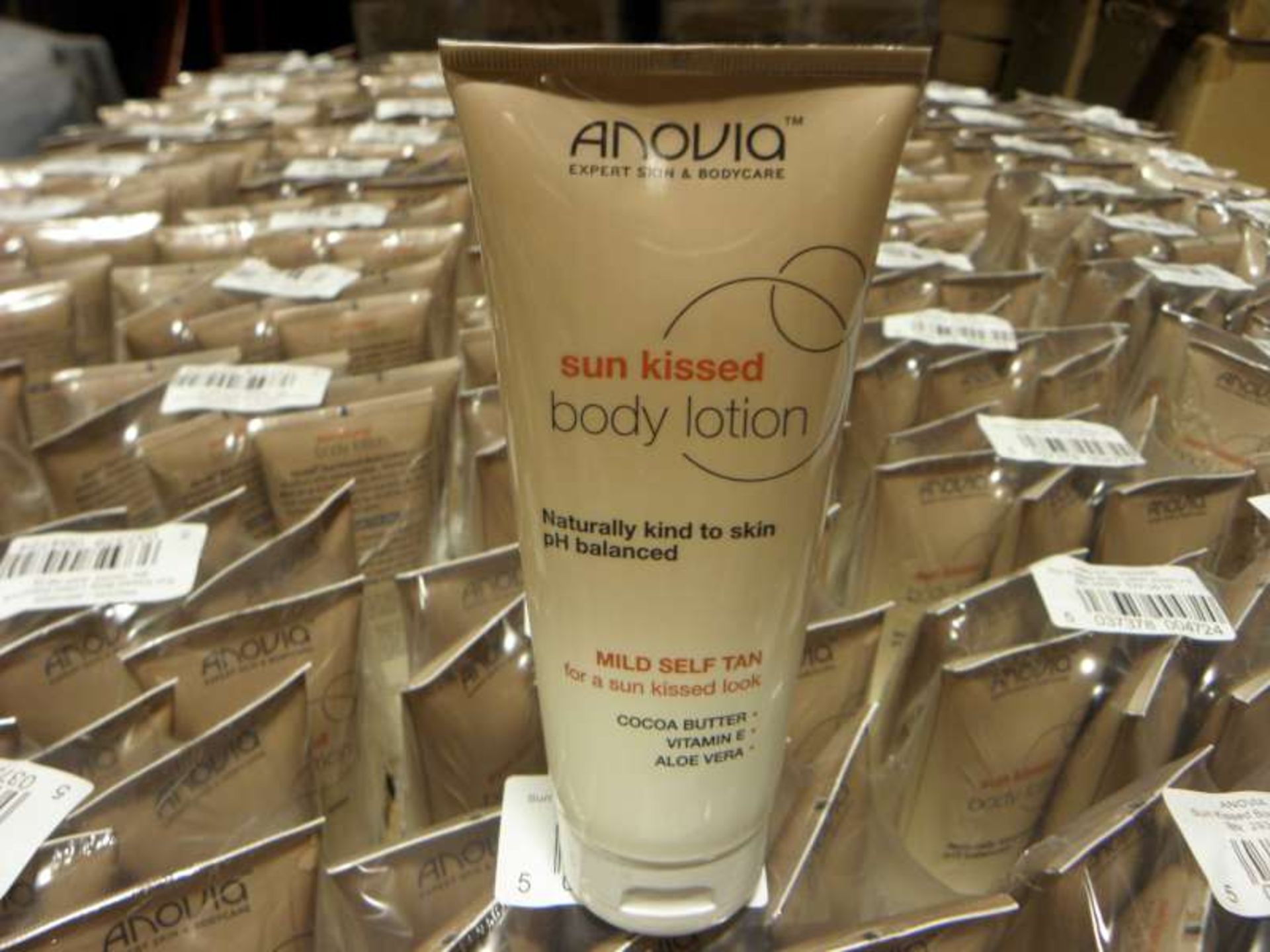 180 X 200 ML TUBES OF ANOVIA SUN KISSED MILD SELF TAN BODY LOTION IN 30 PACKS