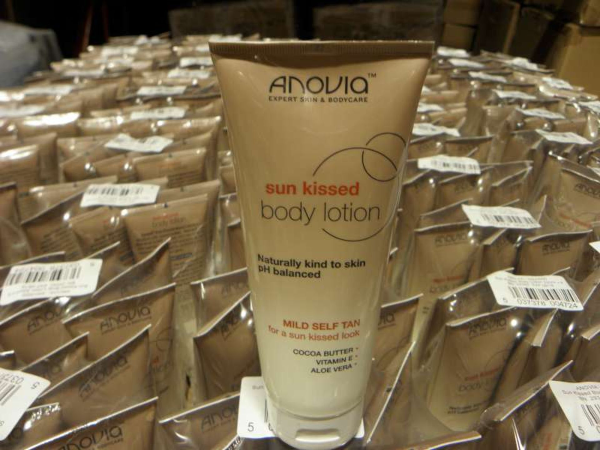 180 X 200 ML TUBES OF ANOVIA SUN KISSED MILD SELF TAN BODY LOTION IN 30 PACKS