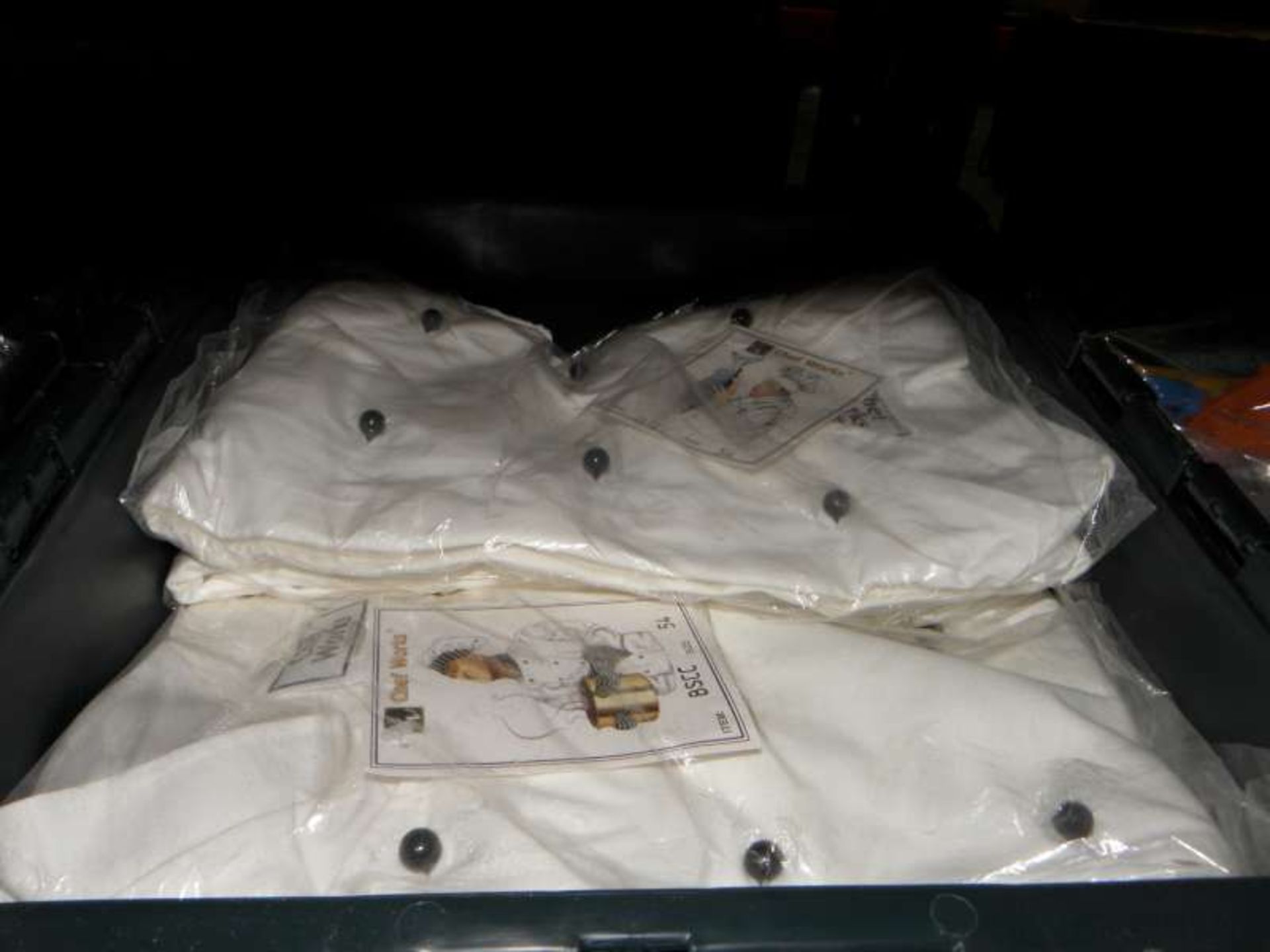 26 X CHEF WORKS CHEF JACKETS IN VARIOUS SIZES