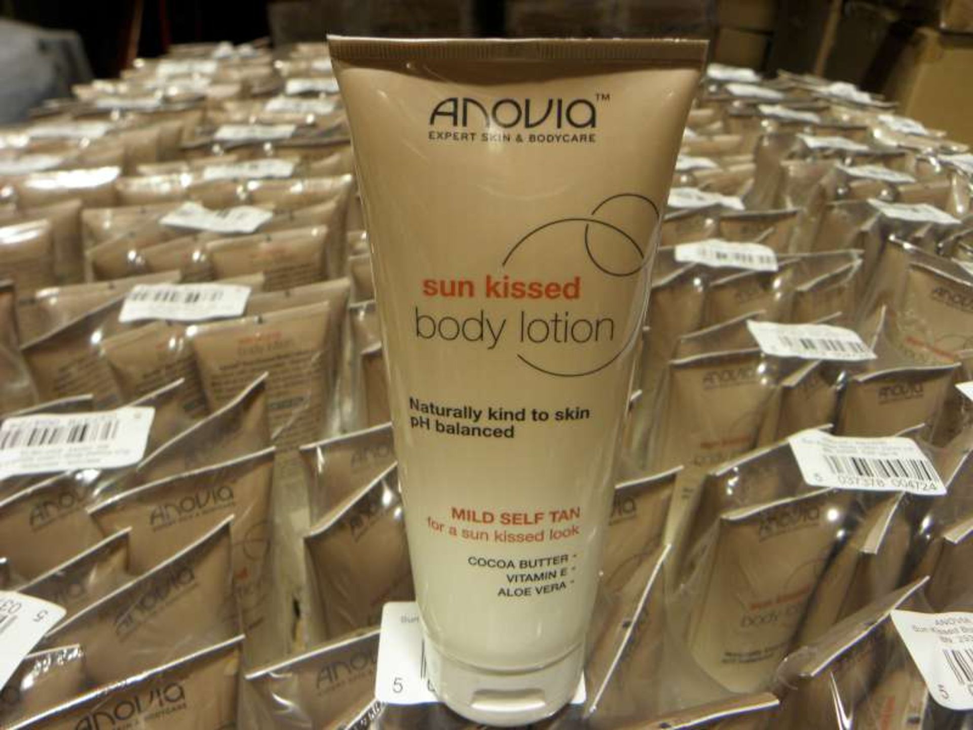 180 X 200 ML TUBES OF ANOVIA SUN KISSED MILD SELF TAN BODY LOTION IN 30 PACKS