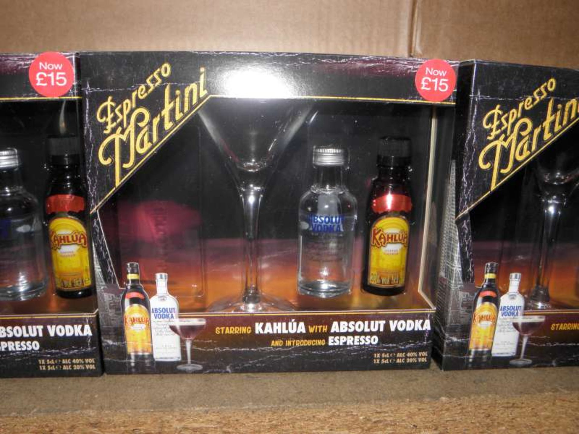 18 X ESPRESSO MARTINI GIFT SETS EACH SET CONTAINS COCKTAIL GLASS, 1 X 5 CL BOTTLE OF ABSOLUT