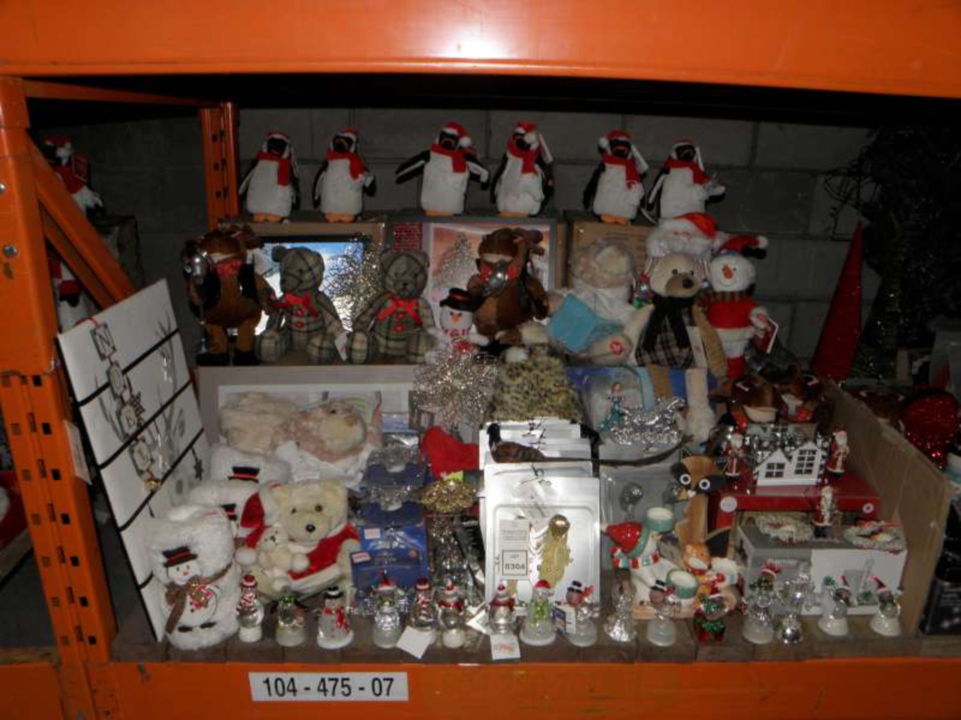 PREMIER CHRISTMAS LOT CONTAINING ANIMATED CHARACTERS, TEA LIGHT HOLDERS, LED CANVAS, SNOW GLOBE,