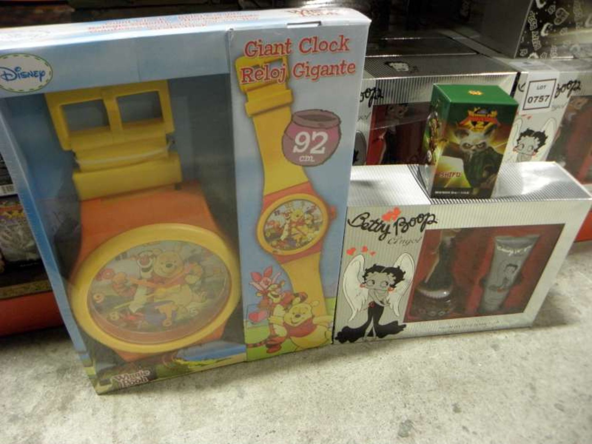 LOT CONTAINING 48 X BETTY BOOP ANGEL GIFT SETS, 10 X DISNEY WINNIE THE POOH GIANT WALL CLOCKS, 96