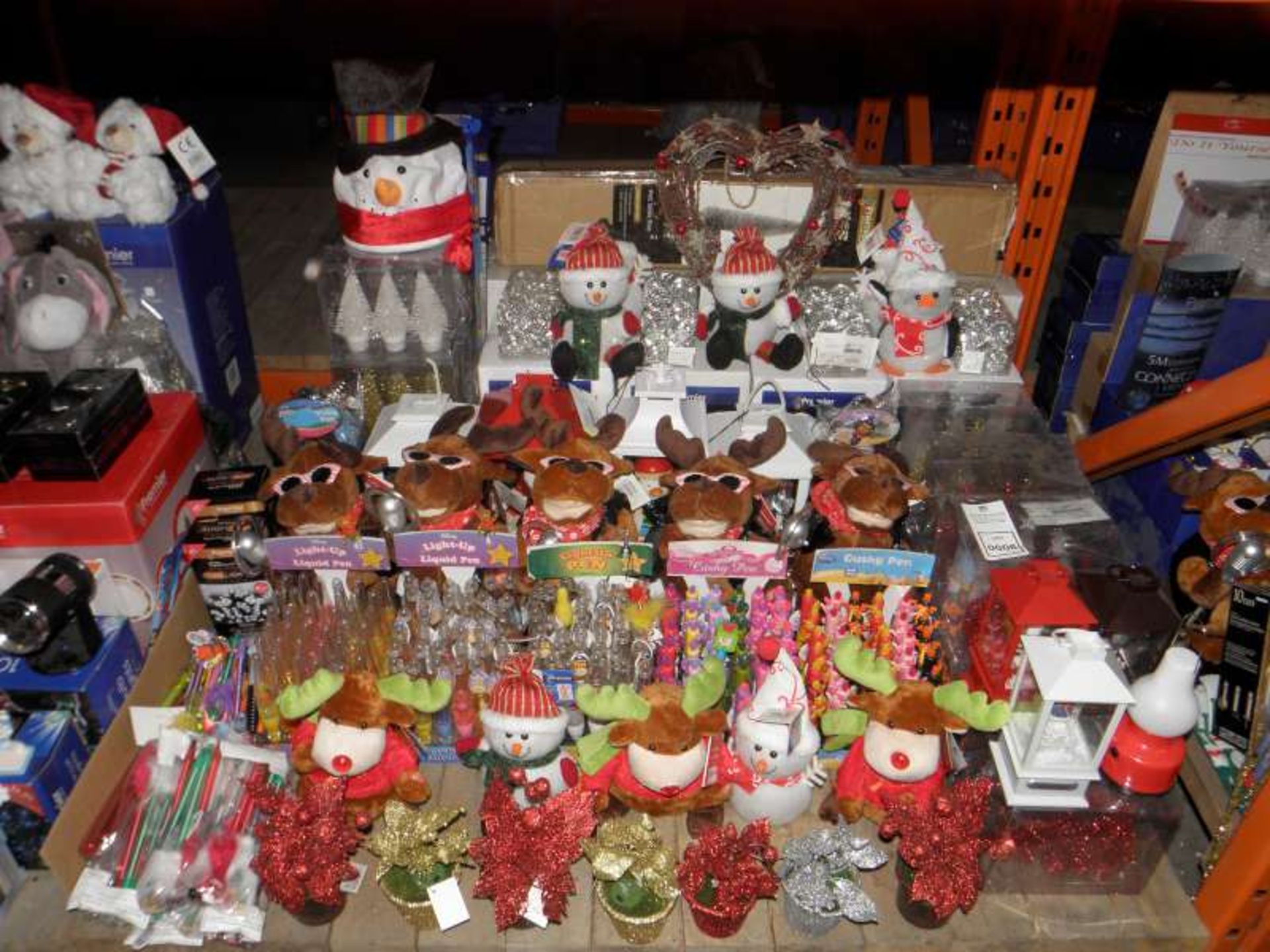 PREMIER CHRISTMAS LOT CONTAINING CHRISTMAS TREE, LANTERNS, MUSICAL CHARACTERS, PENS, GLITTER