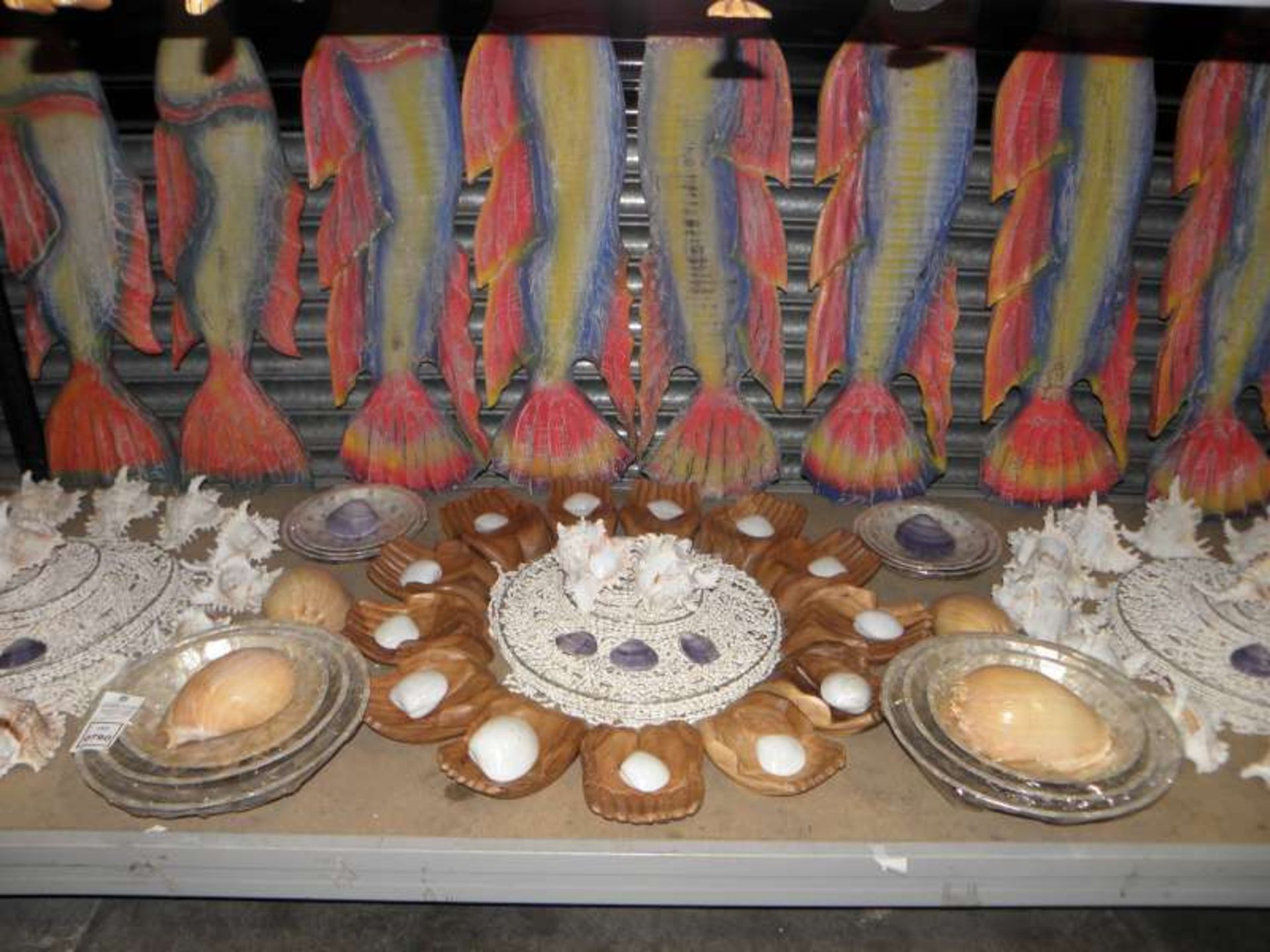 LOT CONTAINING SHELLS, WOODEN FISH, WOODEN CLASPING HANDS, BOWLS, SHELL LIGHT SHADES, ETC