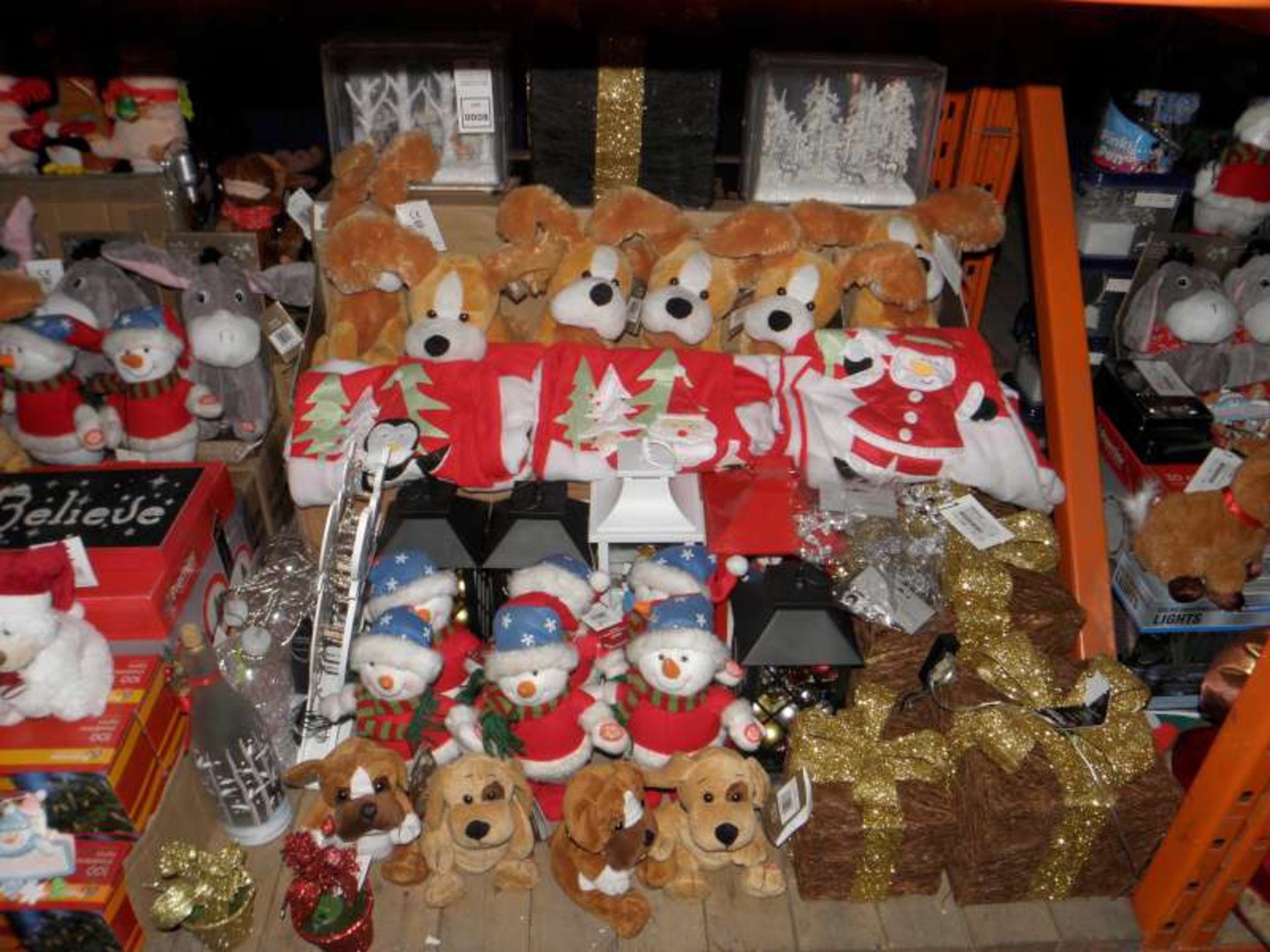 PREMIER CHRISTMAS LOT CONTAINING LANTERNS, STOCKINGS, MUSICAL CHARACTERS, LED PARCELS, BAUBLES, ETC