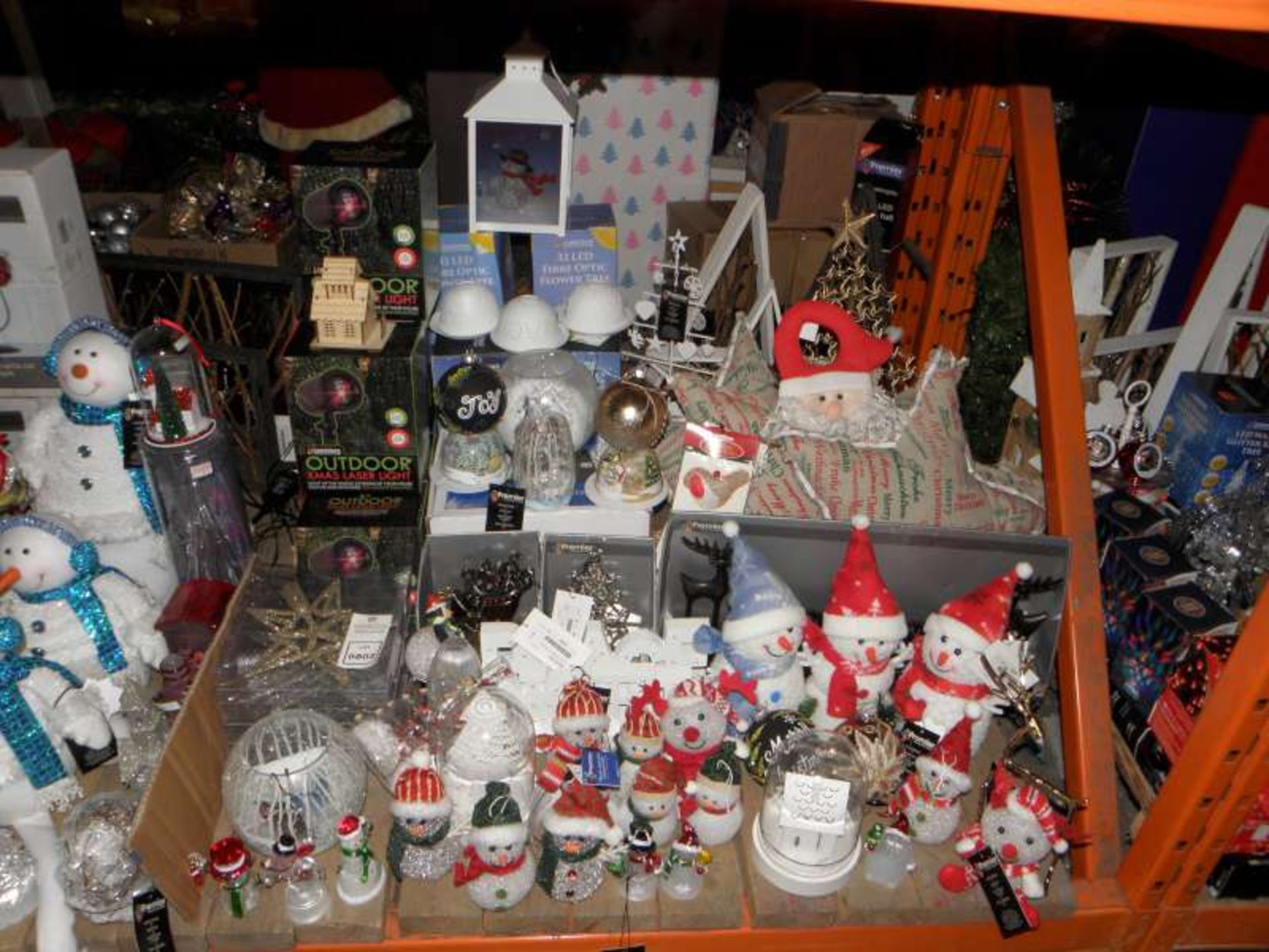 CHRISTMAS LOT CONTAINING STOCKING HOLDERS, GLITTER STARS, LANTERN, OUTDOOR CHRISTMAS LASER LIGHT,