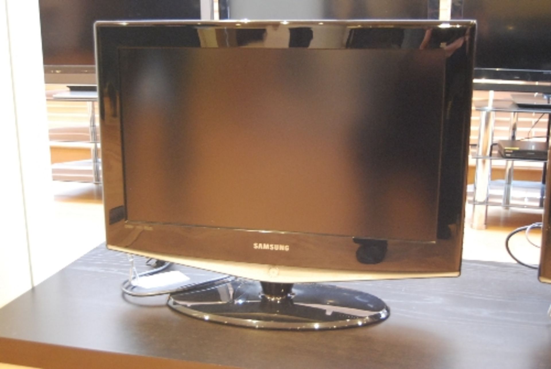 Samsung LE26 R74BD flat screen television, no remote