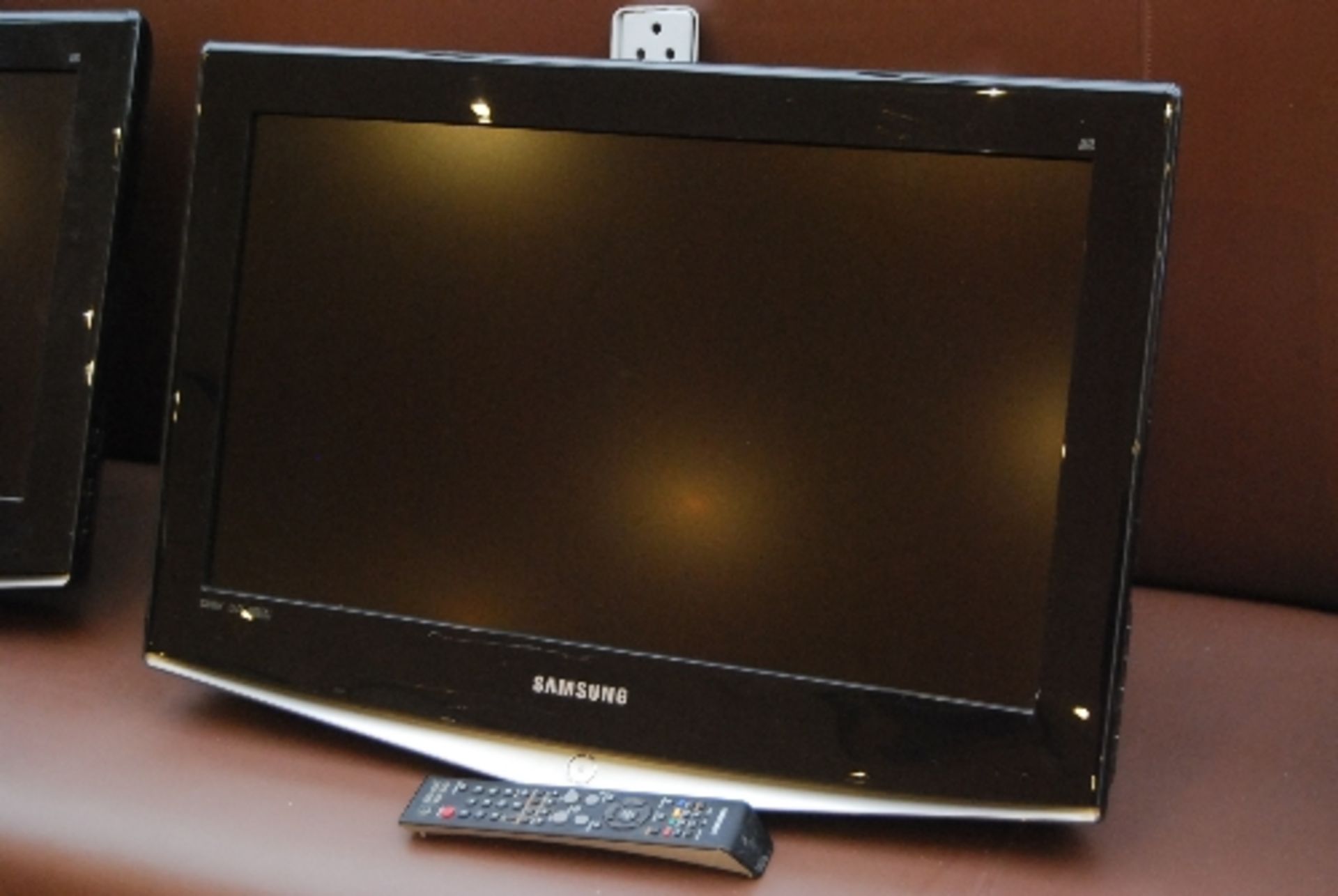 Samsung LE261274BD flat screen television with wall bracket and remote control