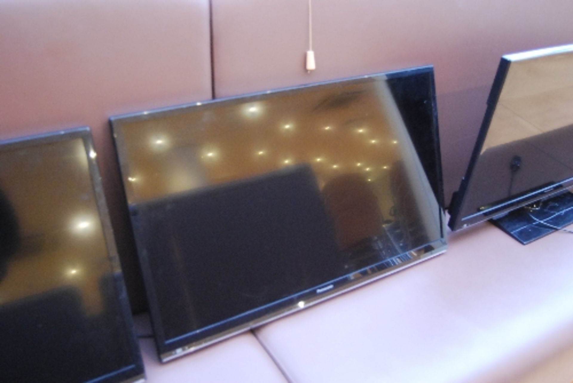 Panasonic TX-L32EM6B LCD television (no remote)