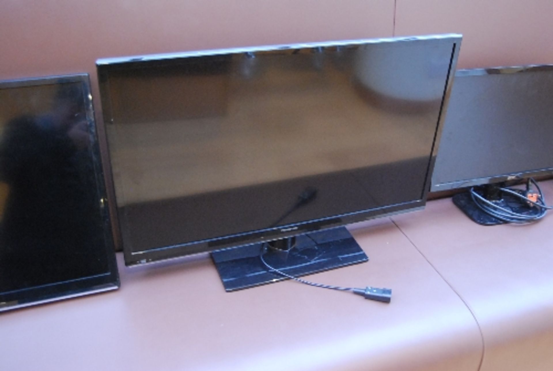 Panasonic TX-L32EM6B LCD television (no remote) with stand - Image 2 of 2