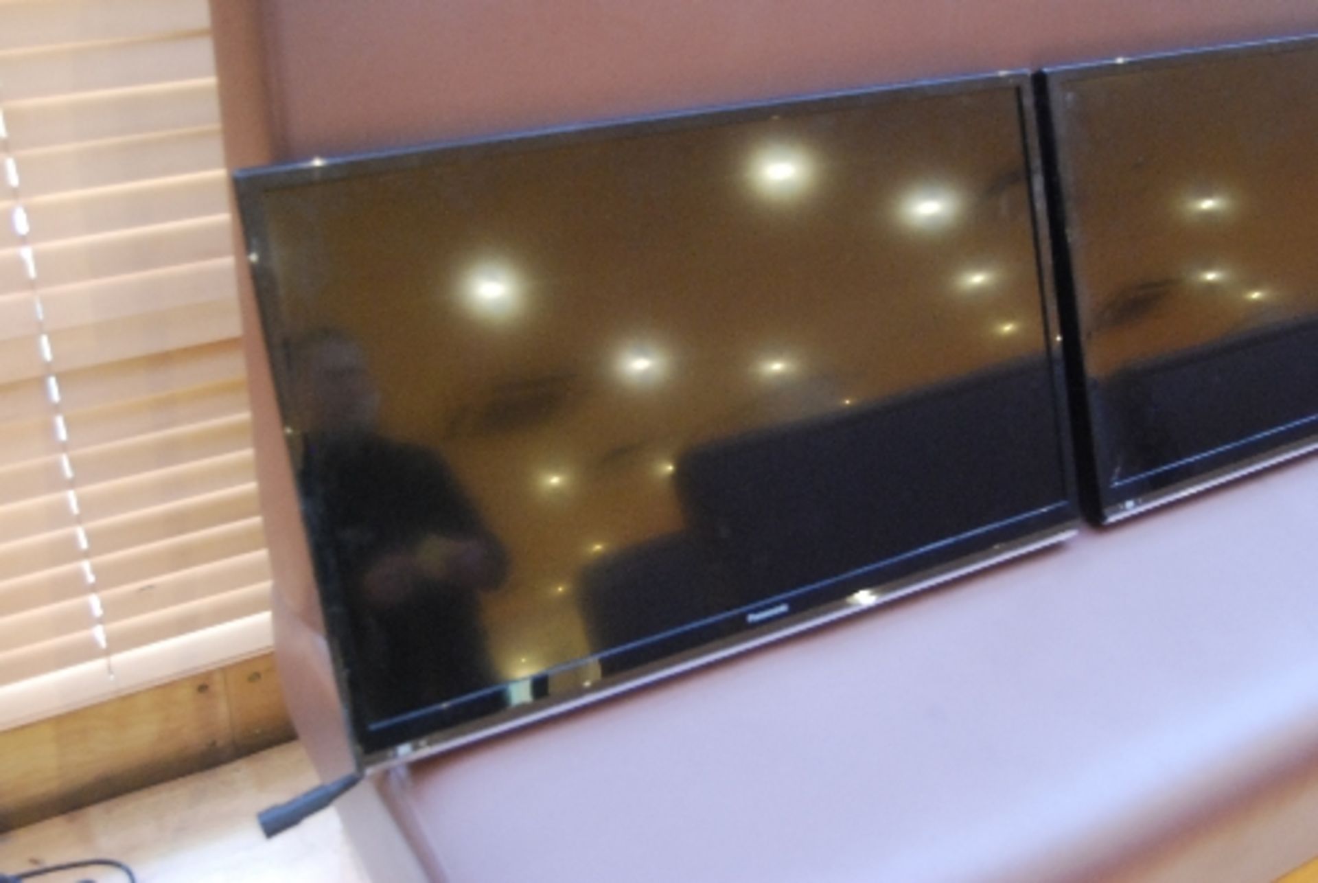 Panasonic TX-L32EM6B LCD television (no remote)