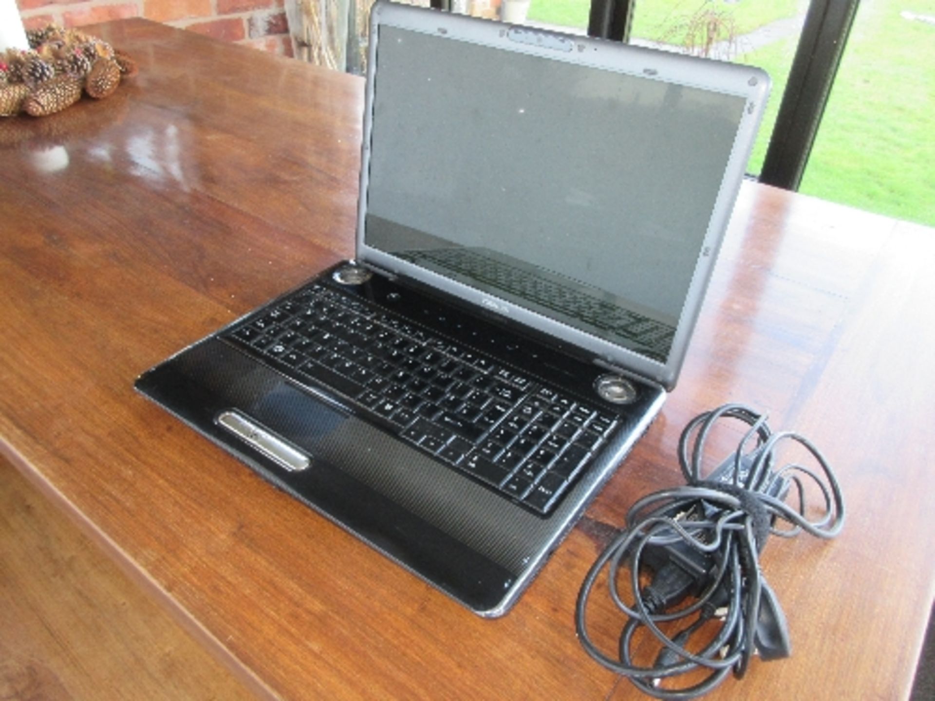 Toshiba Satelltite P300-1A8 laptop Windows 7 Hakman Kardon speakers, 17" screen with mains lead /