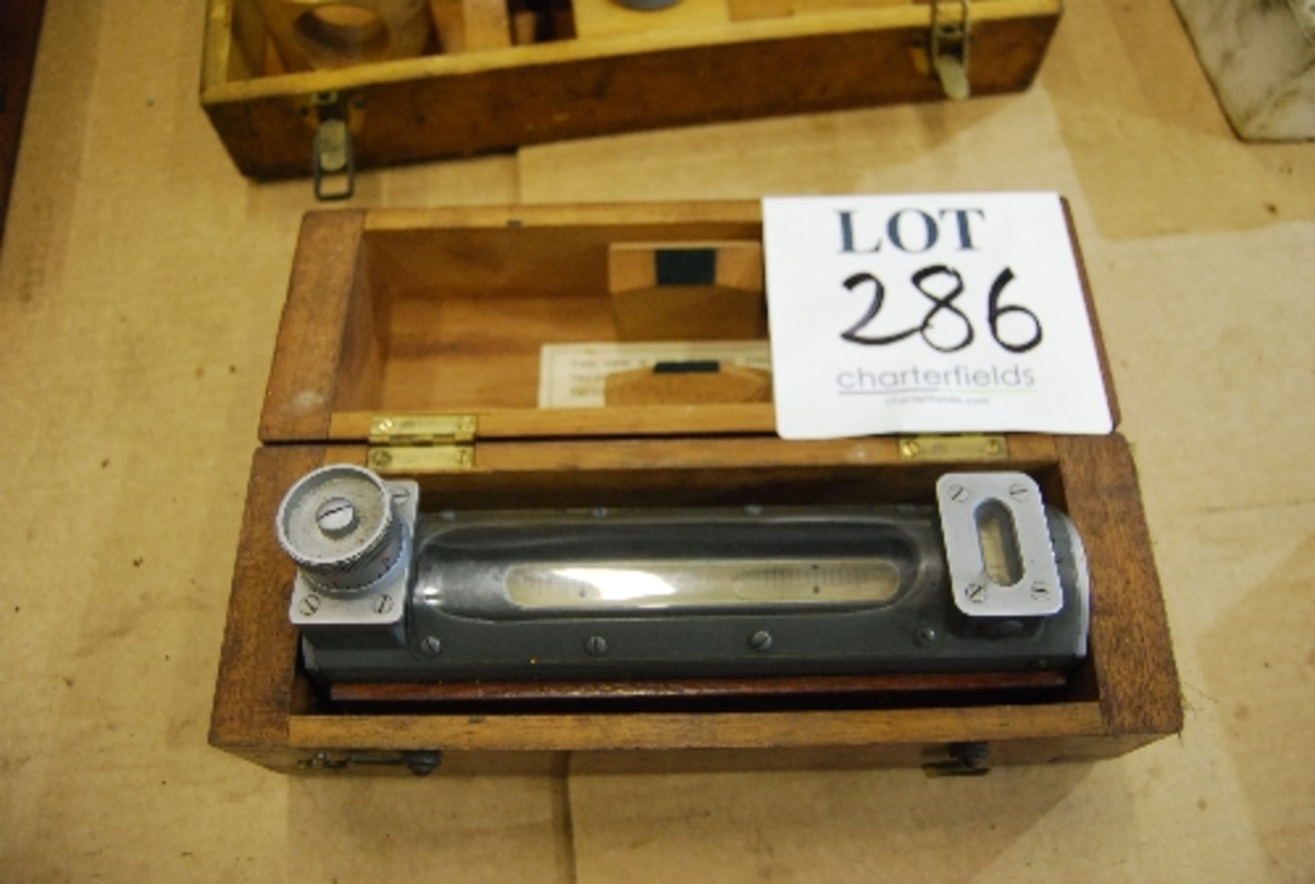 Adjustable machine spirit level