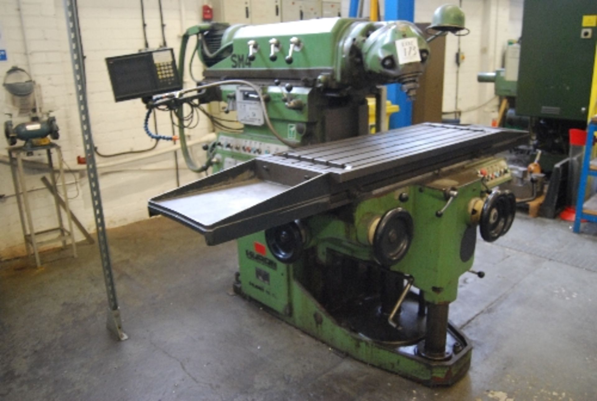 Huron NU3 universal milling machine, serial no. 15413 (year of manufacture 1978), table size