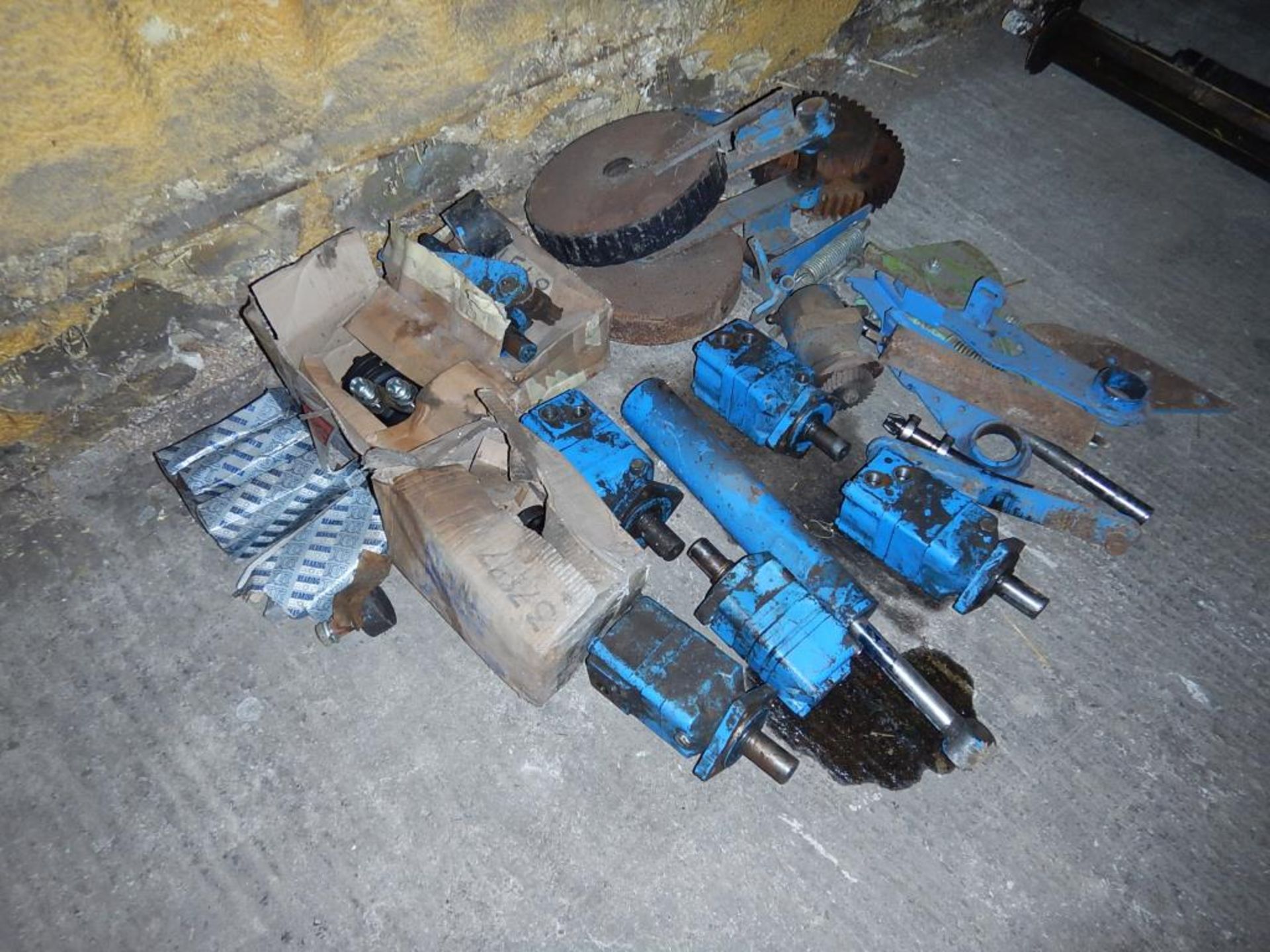 Qty Standen T3 potato harvester spares to include rams, hydraulic motors etc