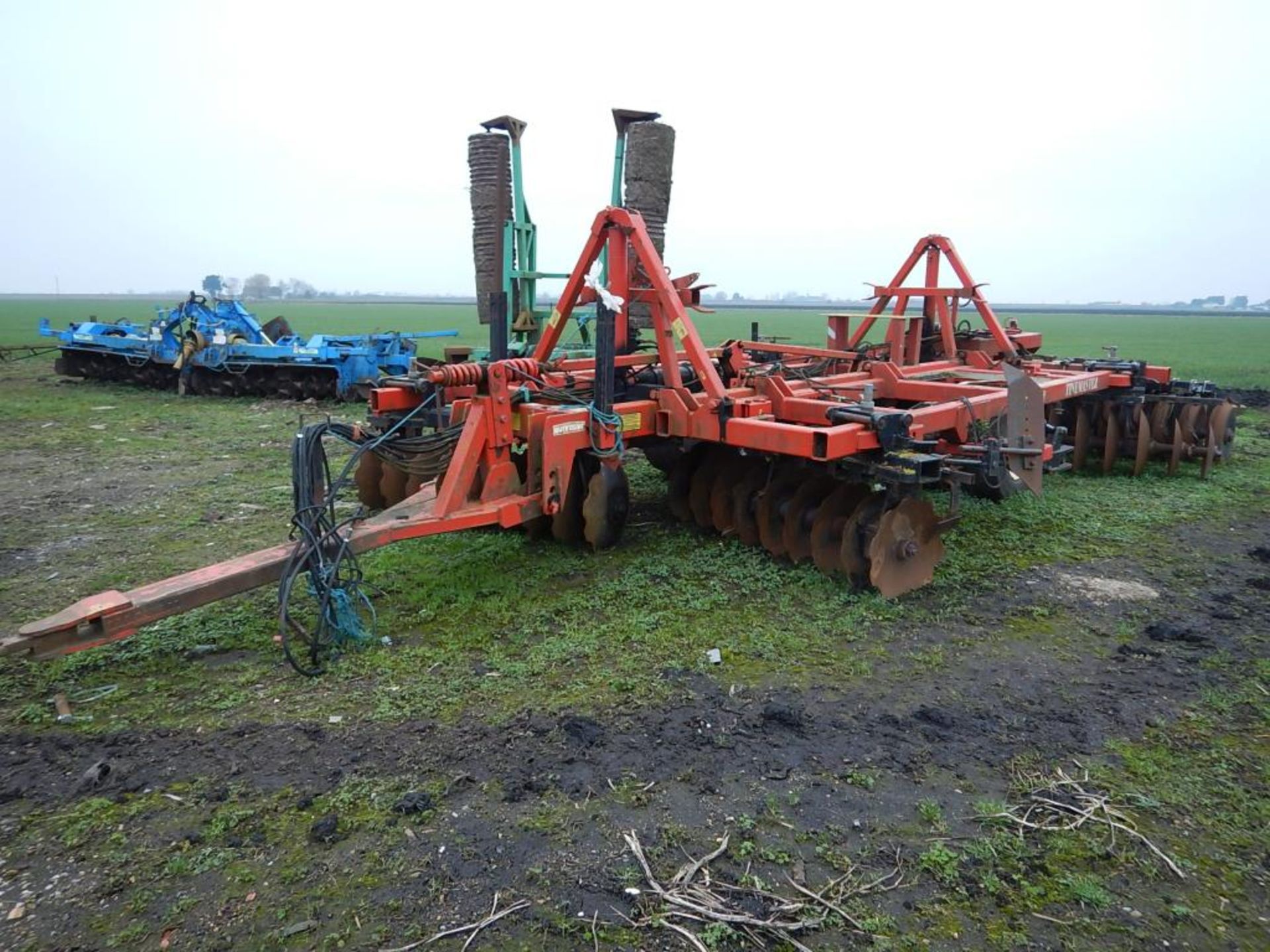 2001 Quivogne Tinemaster trailed hydraulic folding with discs, rear press and tines (not fitted), 4m - Image 2 of 5