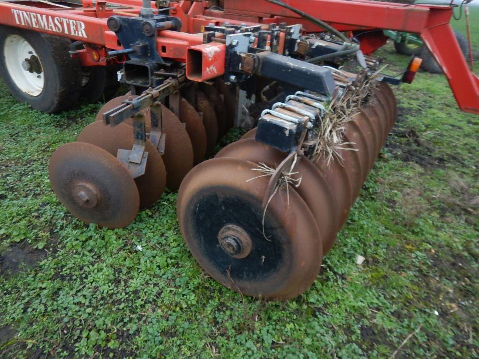 2001 Quivogne Tinemaster trailed hydraulic folding with discs, rear press and tines (not fitted), 4m - Image 4 of 5