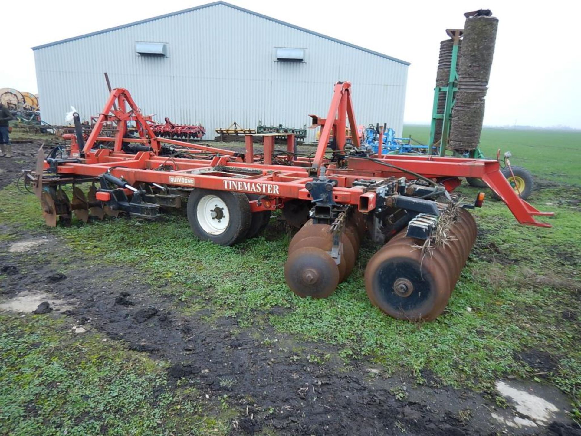 2001 Quivogne Tinemaster trailed hydraulic folding with discs, rear press and tines (not fitted), 4m - Image 3 of 5