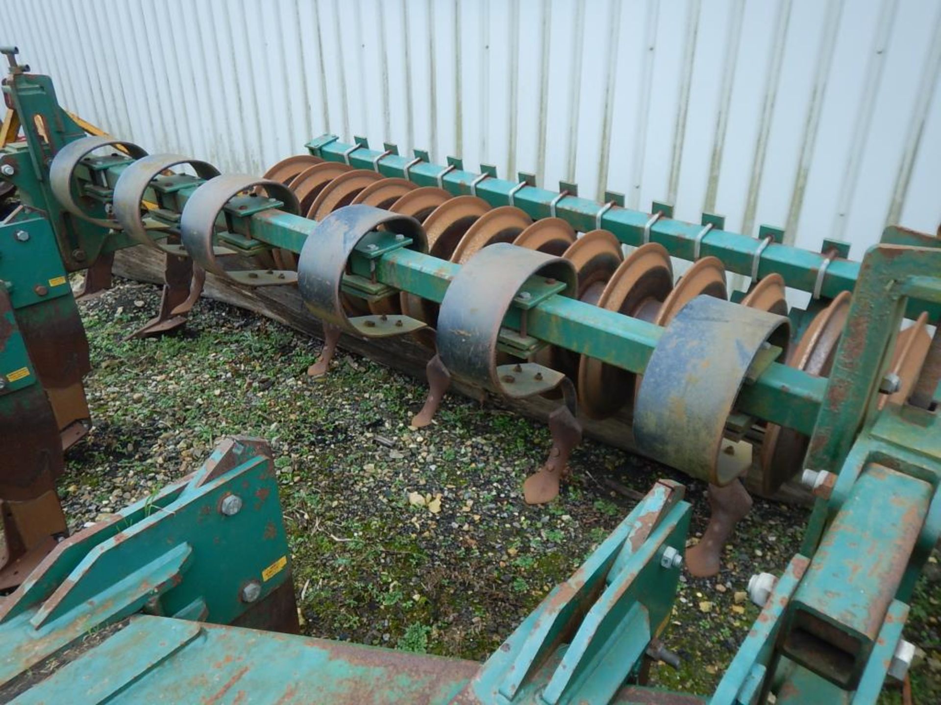 Cousins V Form Soil Loosener mounted 5leg sub-soiler with press Serial No: 2005029 Model No: - Image 4 of 4