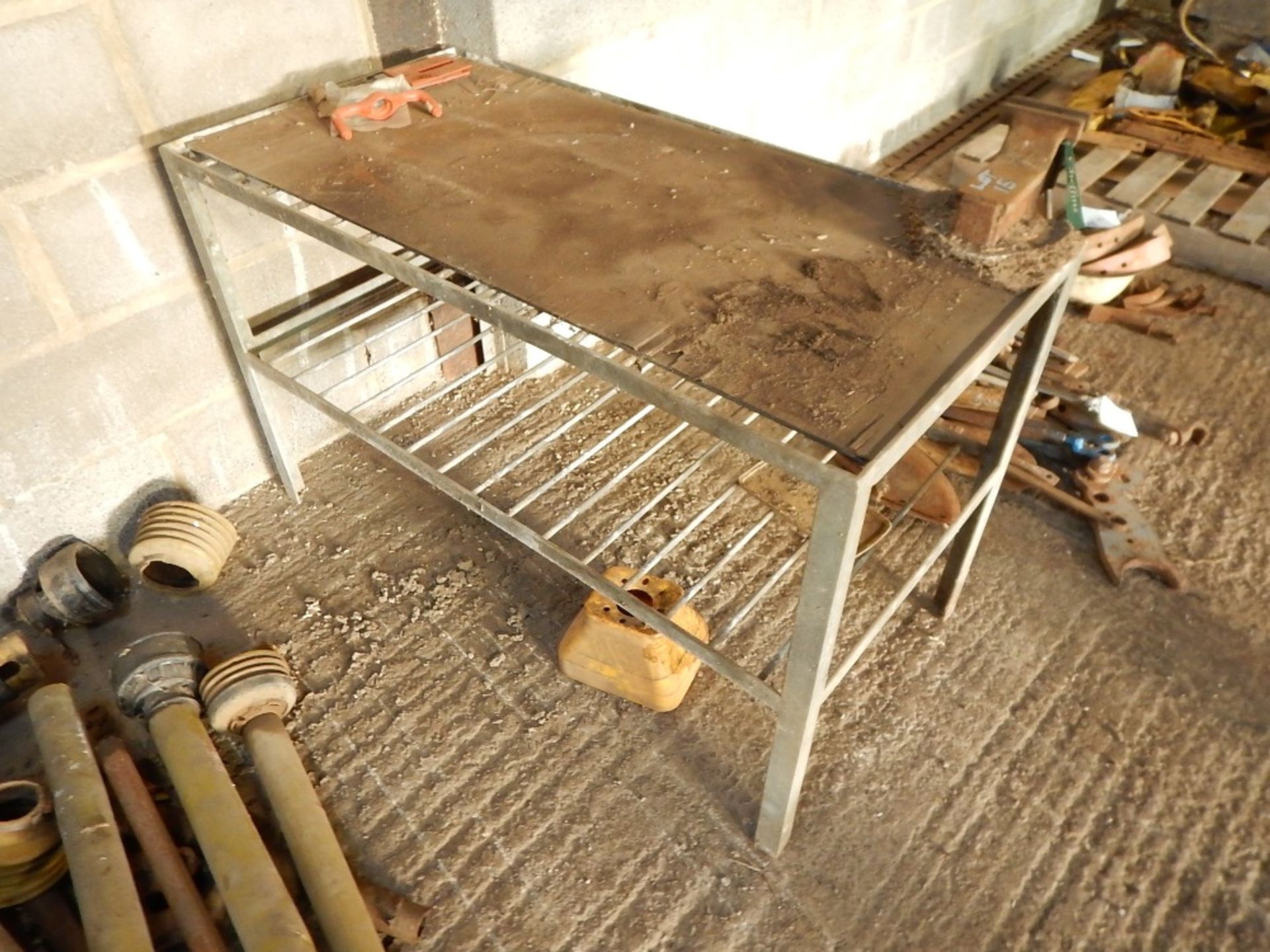 Metal workbench and vice