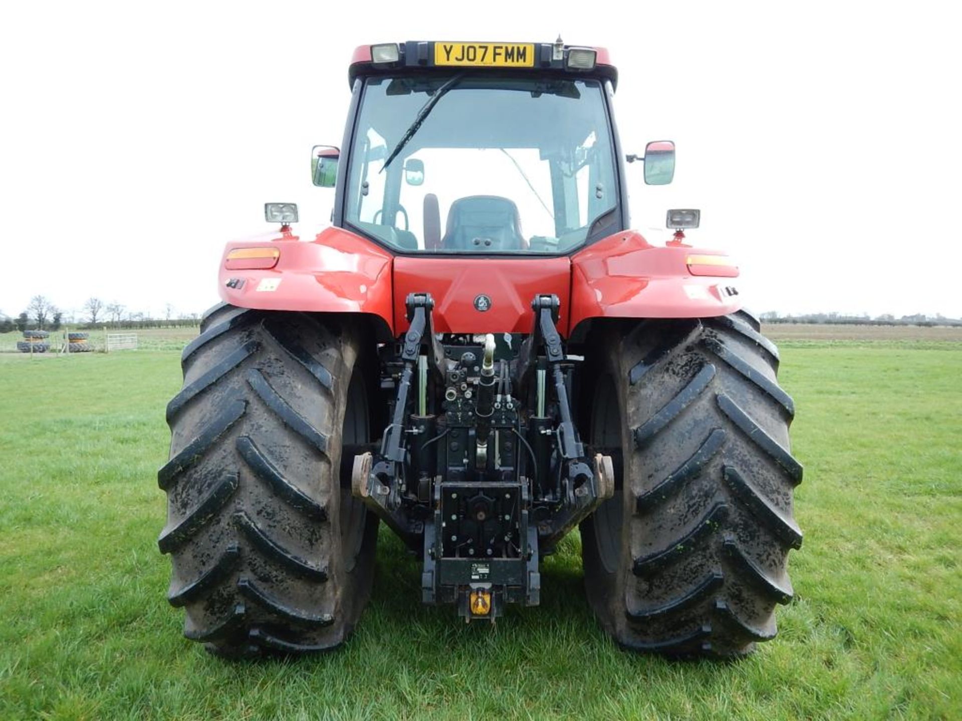 2007 CASE IH 310 Magnum 40kph 4wd TRACTOR Fitted front suspension, front weights, NH guidance - Image 3 of 8