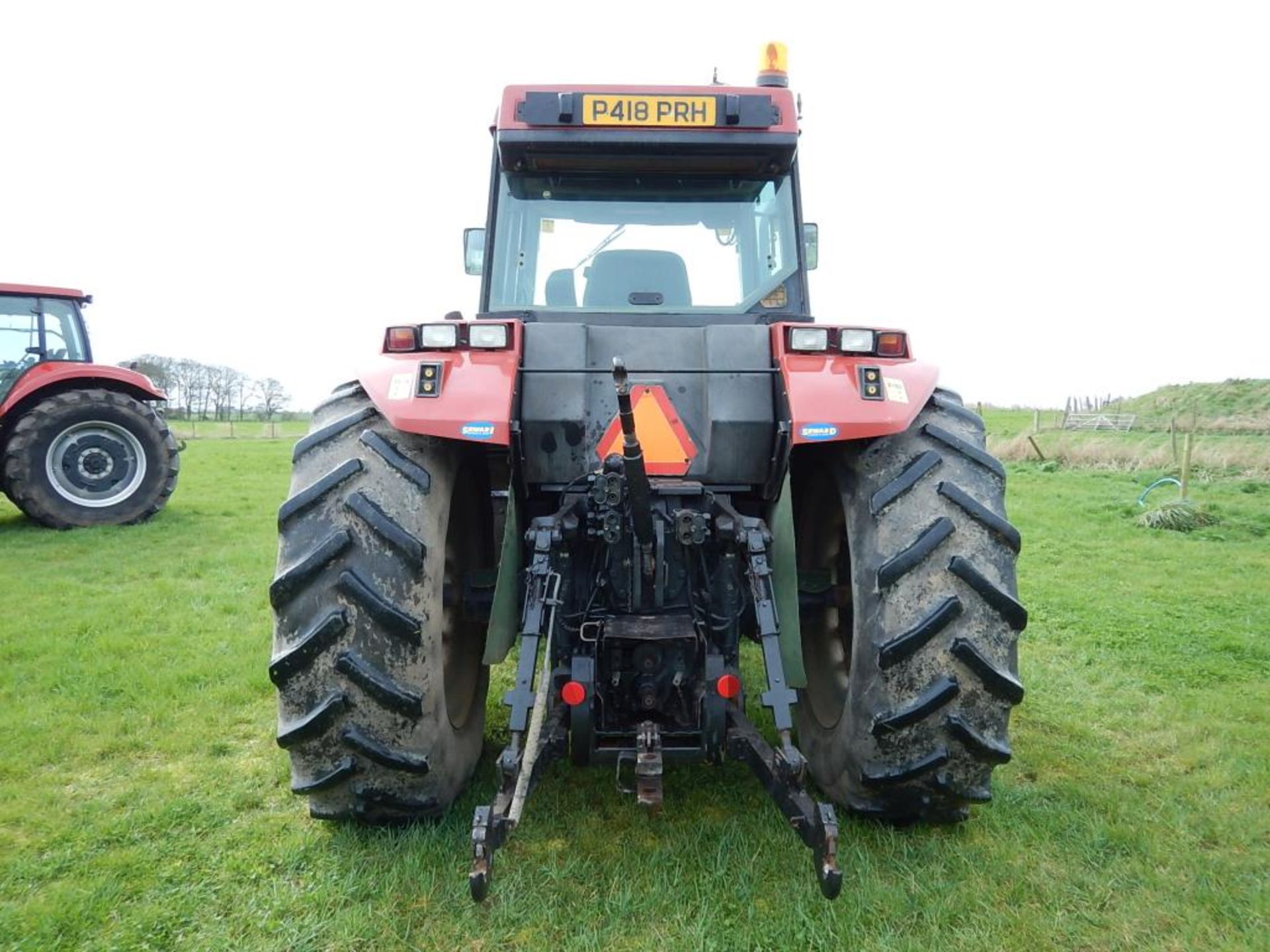 1997 CASE IH 7220 Magnum 4wd TRACTOR Fitted with front weights on 20.8R42 rear and 16.9R30 Goodyears - Image 3 of 6