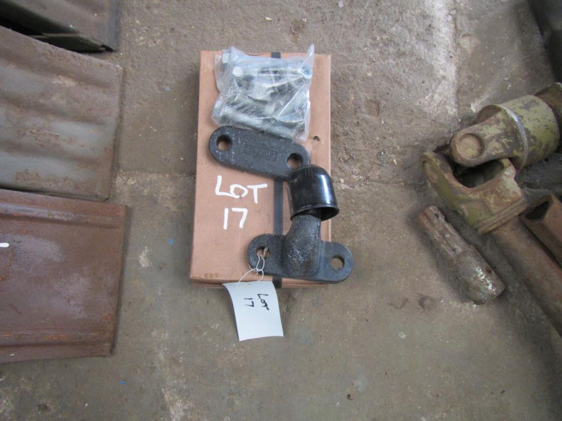 Land Rover tow hitch & fittings