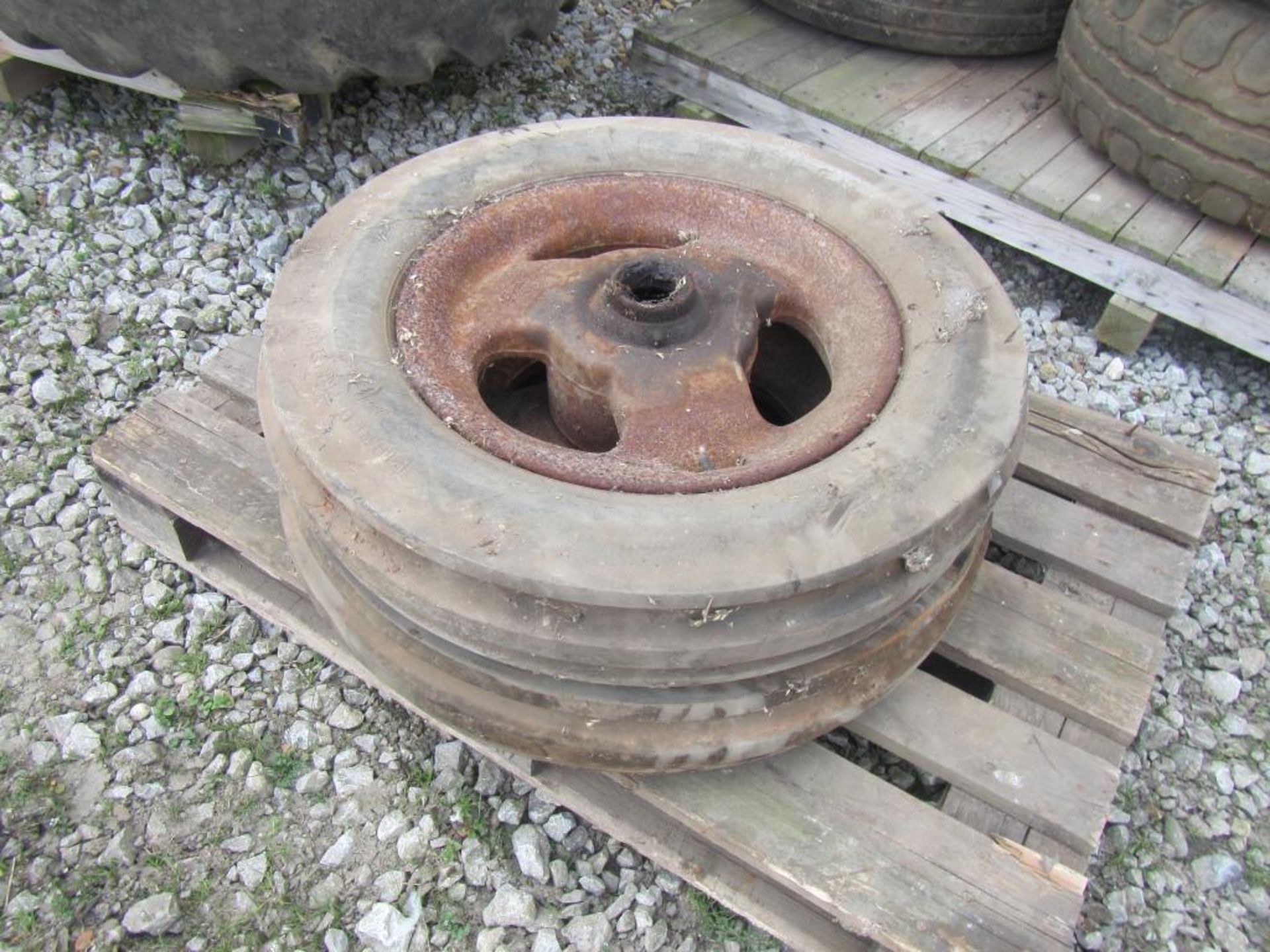 4no. 6.00x19 Fordson Major front wheels and tyres