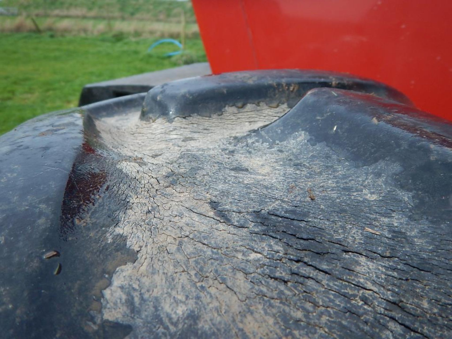 1997 CASE IH 7220 Magnum 4wd TRACTOR Fitted with front weights on 20.8R42 rear and 16.9R30 Goodyears - Image 6 of 6