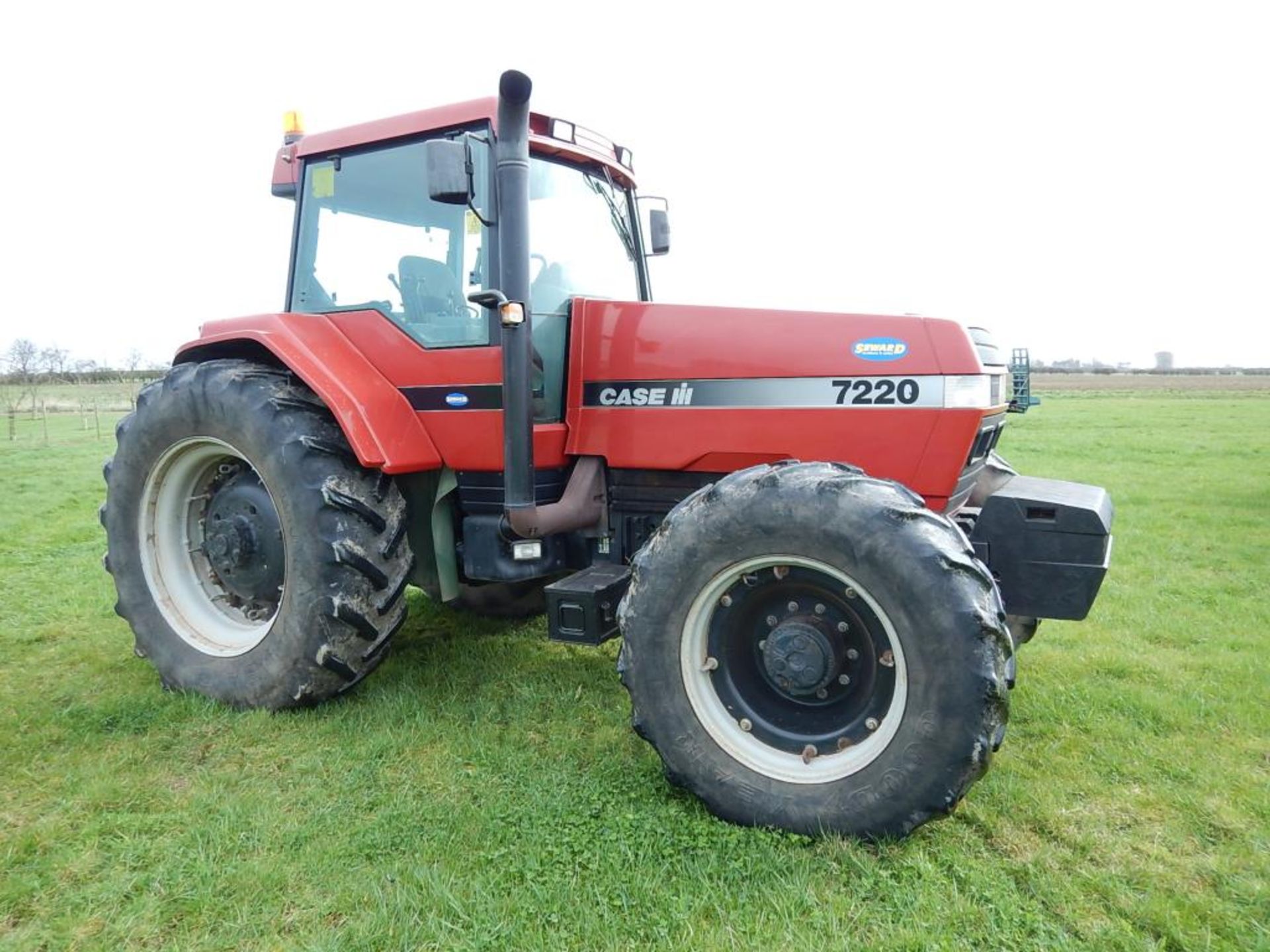 1997 CASE IH 7220 Magnum 4wd TRACTOR Fitted with front weights on 20.8R42 rear and 16.9R30 Goodyears - Image 2 of 6