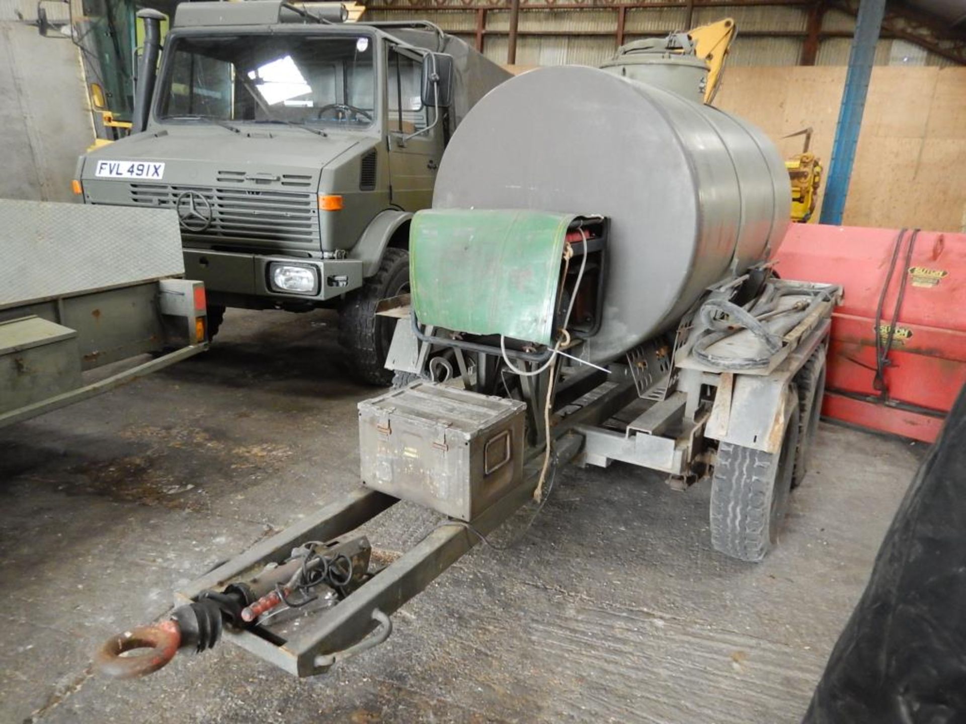 Tandem axle ex-MOD 2,000ltr fuel bowser with petrol generator, delivery hose and nozzle (unbundled)
