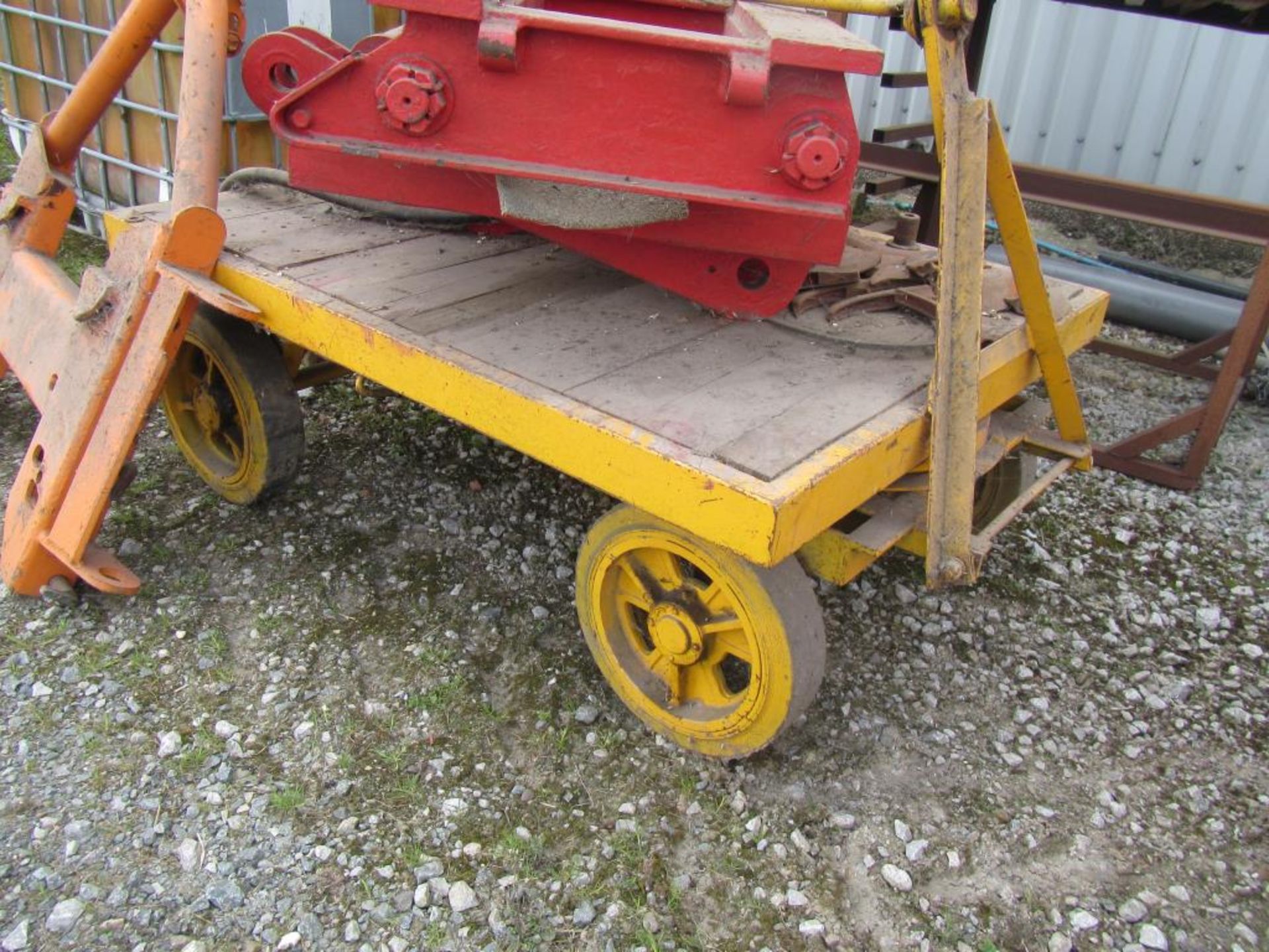 4 wheel trolley, yellow
