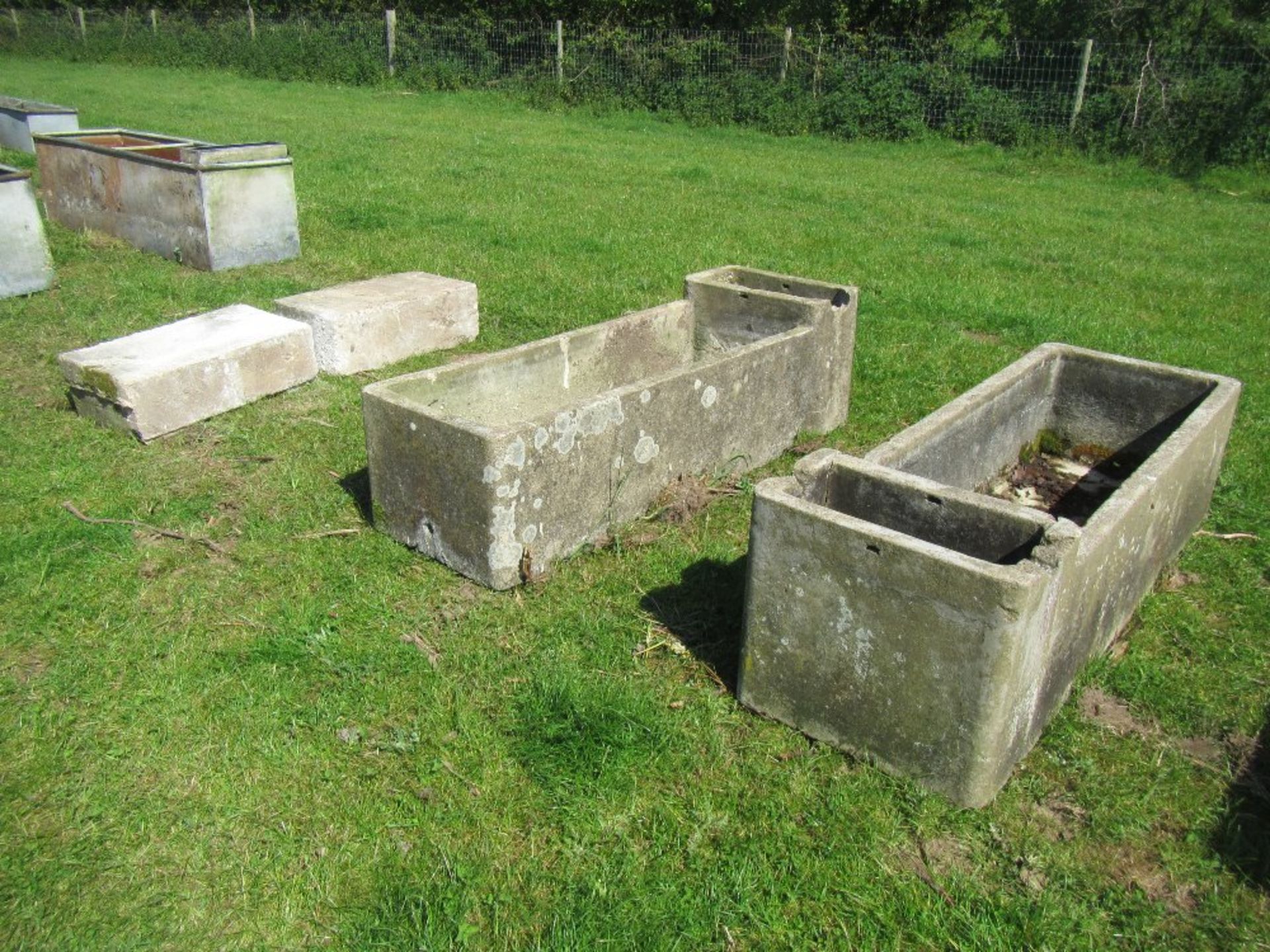 2no Concrete cattle water trough t/w 2no concrete blocks