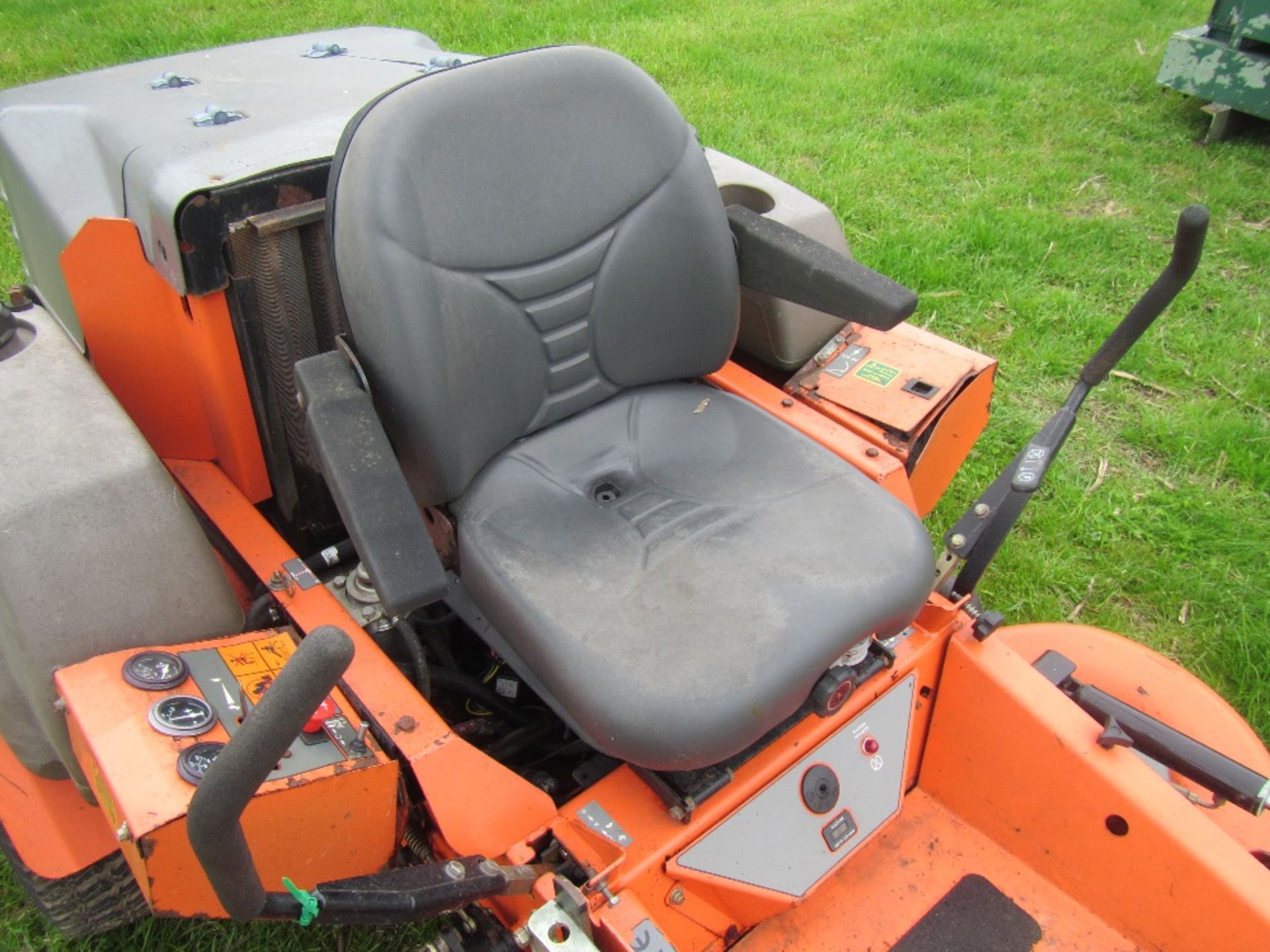 Husqvarna commercial BZ34 ride-on diesel mower with 5ft cutting deck - Image 3 of 4