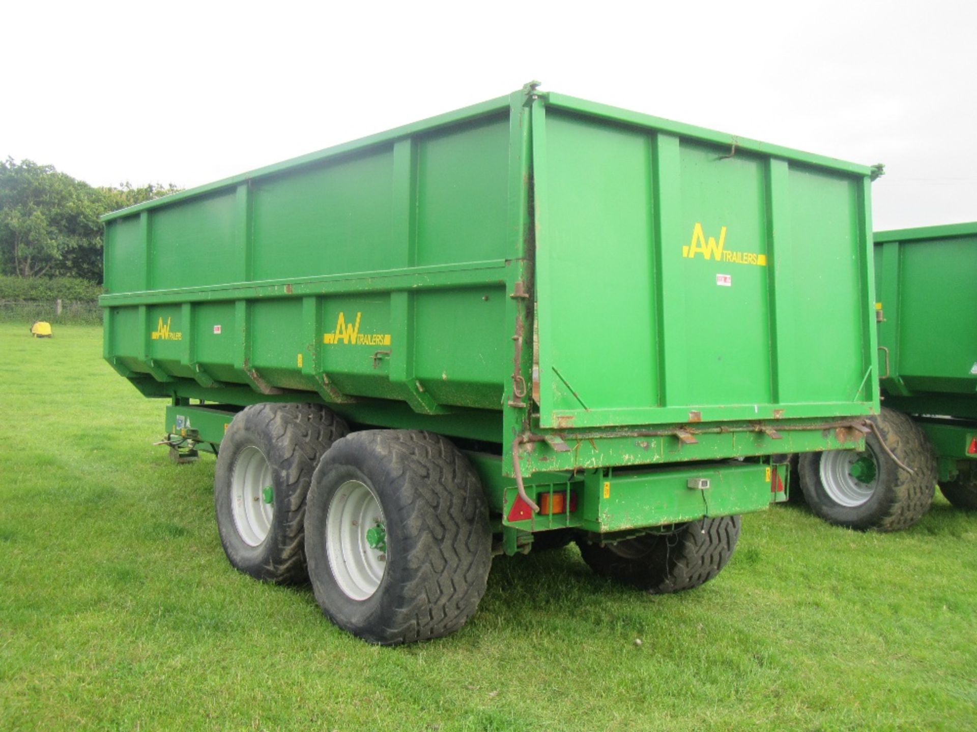 2008 AW 12tonne tandem axle steel moncoque dump trailer on 560/45R 22.5 wheels and tyres fitted with - Image 4 of 6