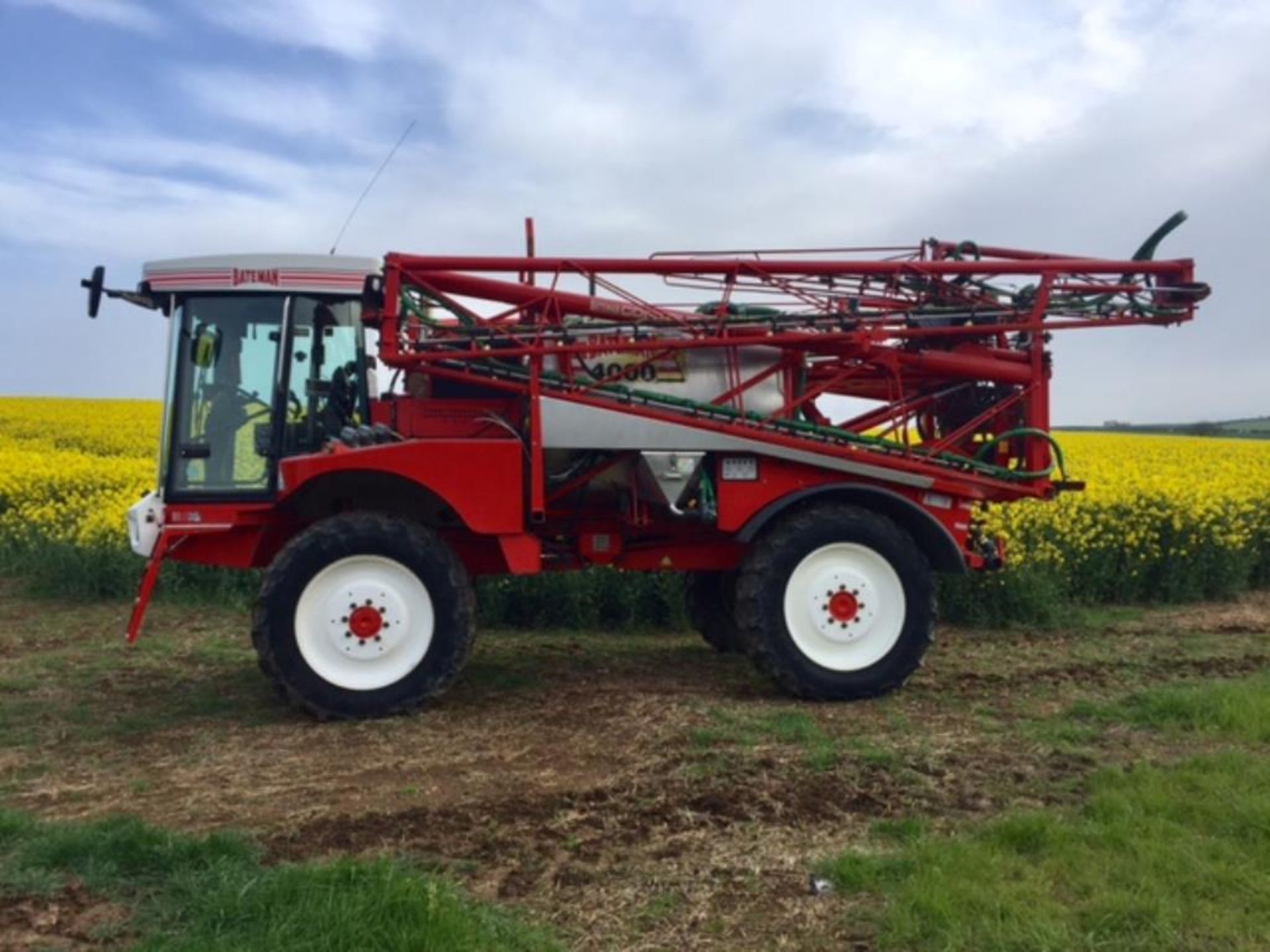 2010 Bateman RB35 25m 4000ltr 40kph self propelled sprayer With 4000 litre stainless steel tank,