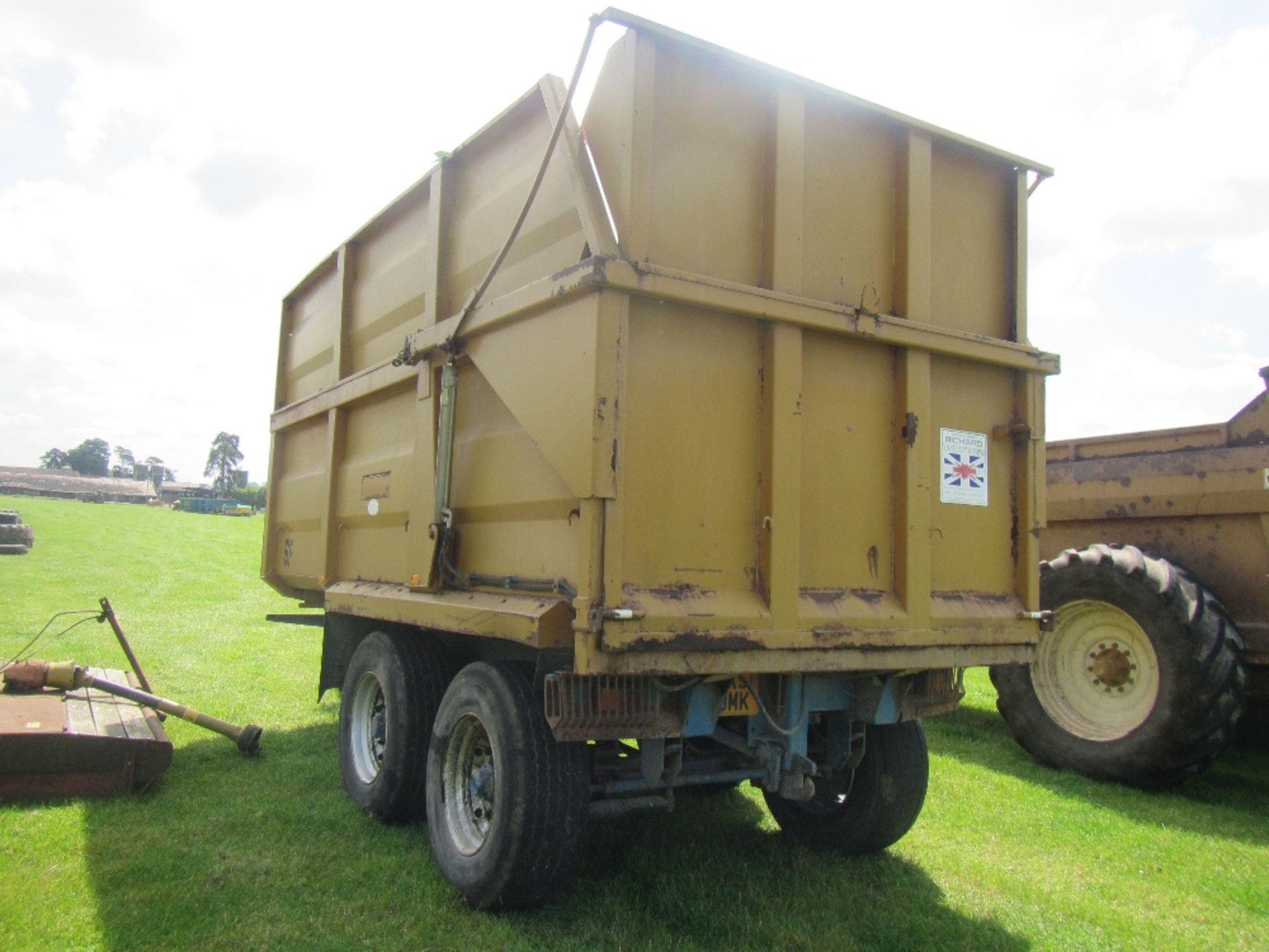 RICHARD WESTERN 11t silage TRAILER fitted with hydraulic rear and steering rear axle - Image 3 of 3
