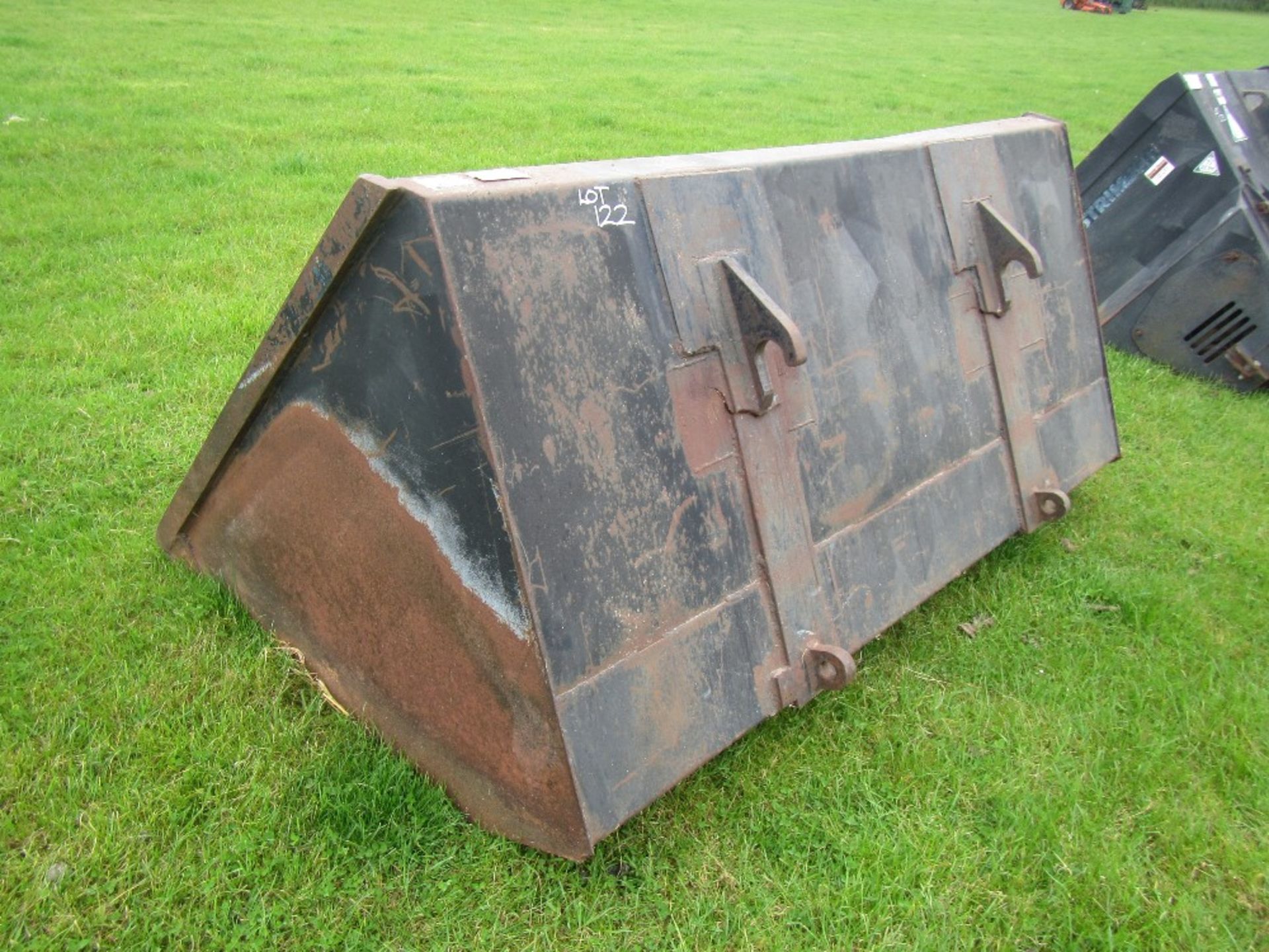 7ft grain bucket (JCB fittings)