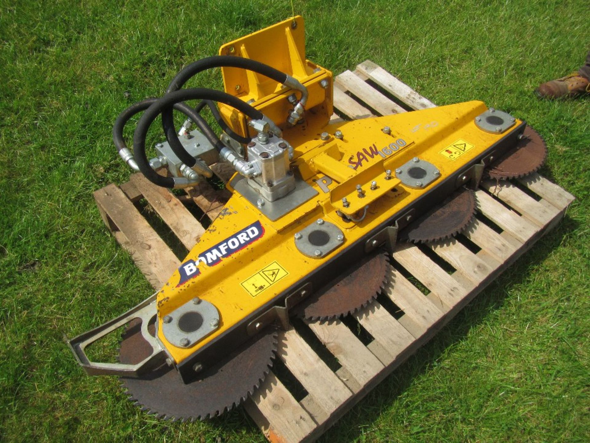 Bamford 1600 hydraulic saw