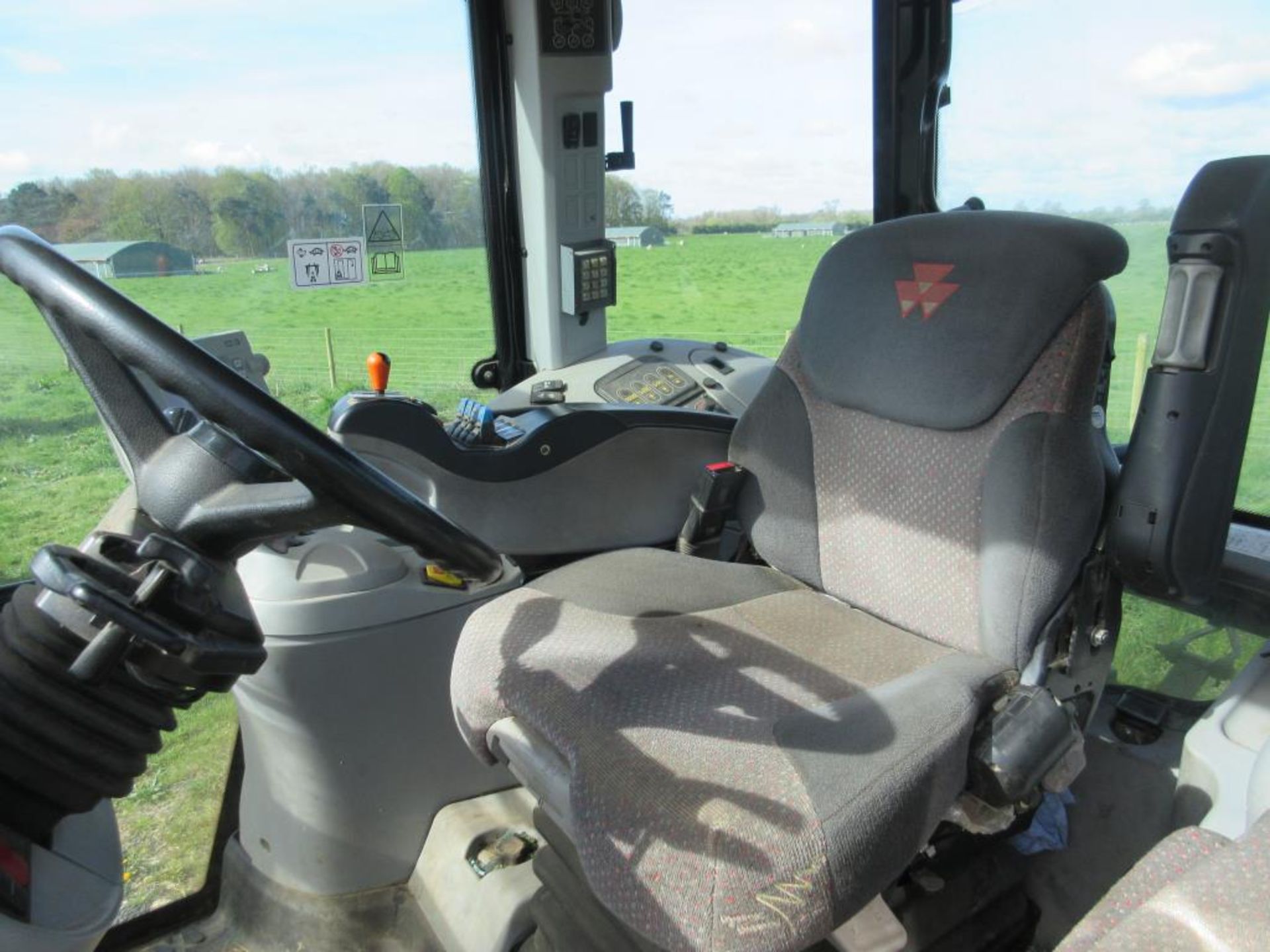 2010 MASSEY FERGUSON 7499 Dyna VT 4wd 50kph TRACTOR Fitted with front linkage and PTO, front and cab - Image 5 of 7