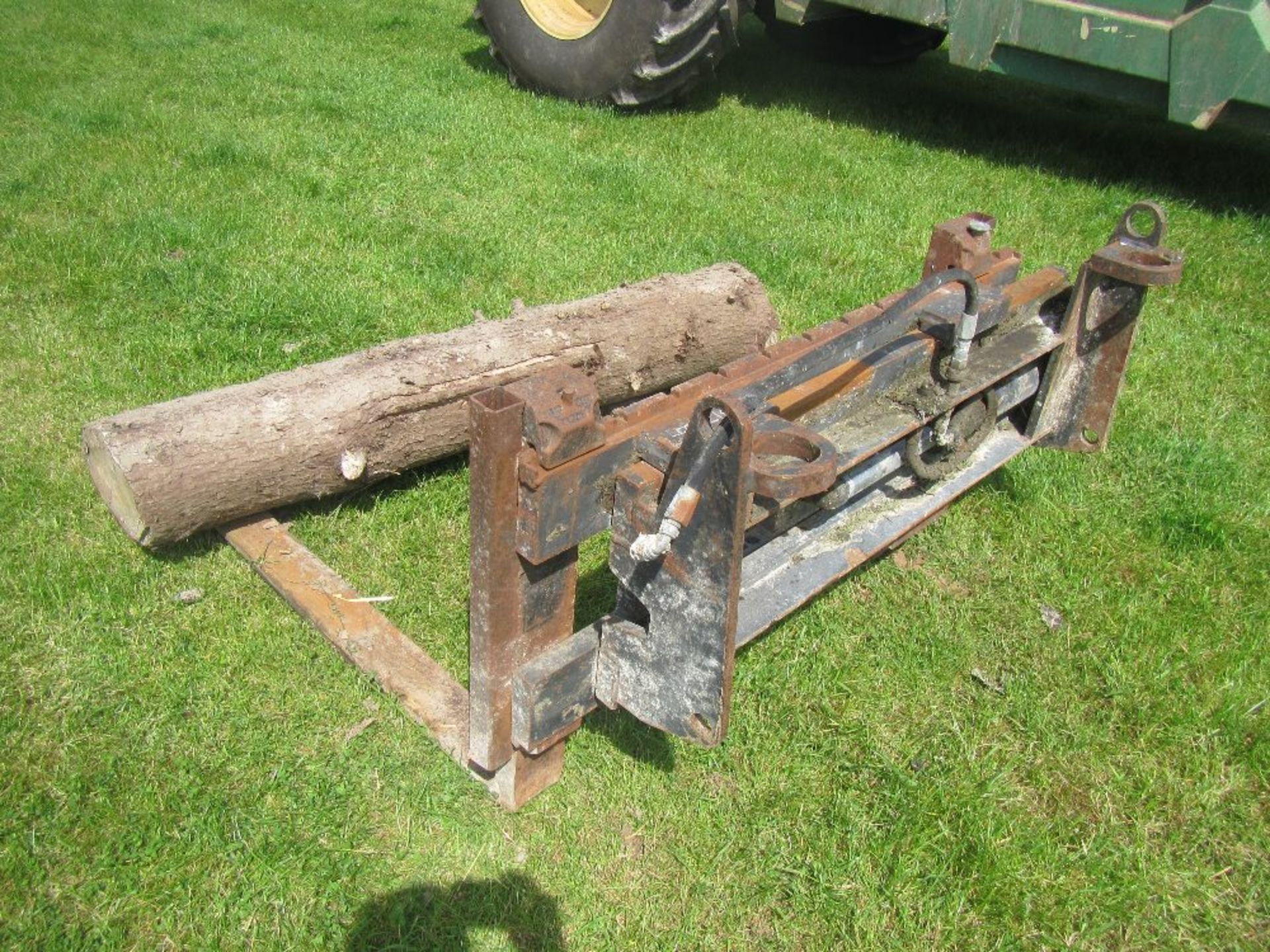 Pallet tines with hydraulic side shift