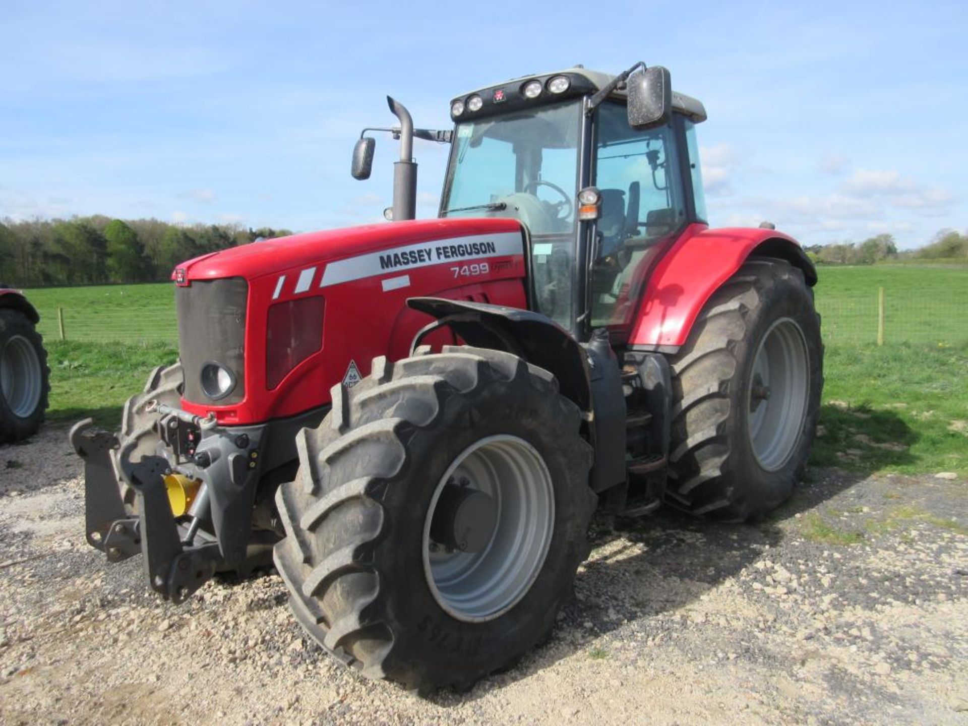 2010 MASSEY FERGUSON 7499 Dyna VT 4wd 50kph TRACTOR Fitted with front linkage and PTO, front and cab - Image 6 of 7